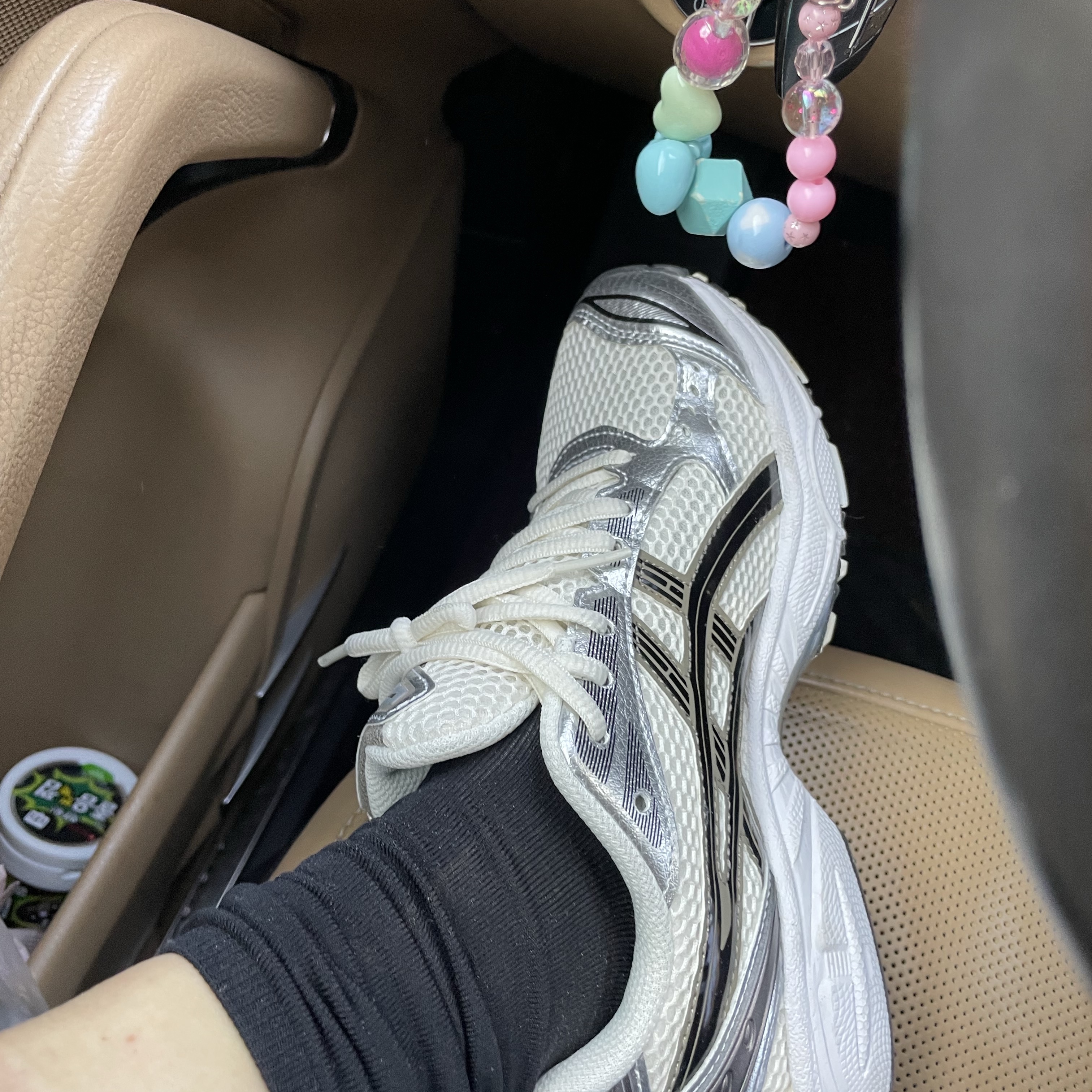 Asics Gel-Kayano 14 Cream Black 착용 스타일