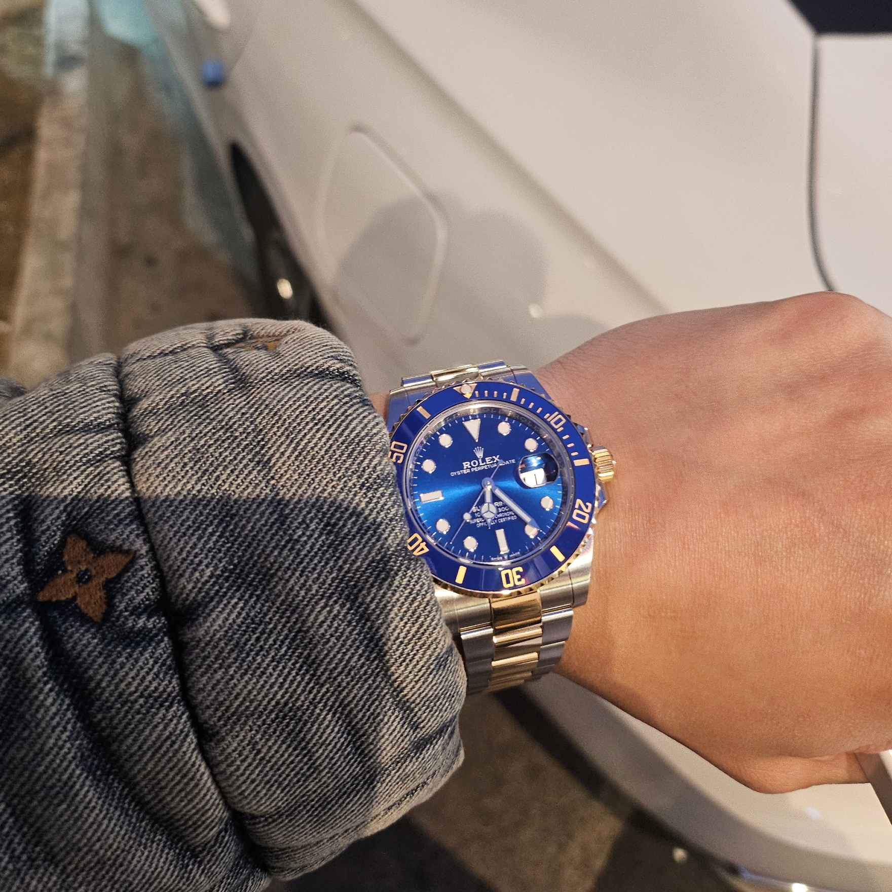 Rolex Submariner Date 41mm 126613LB Royal Blue Oyster 착용 스타일
