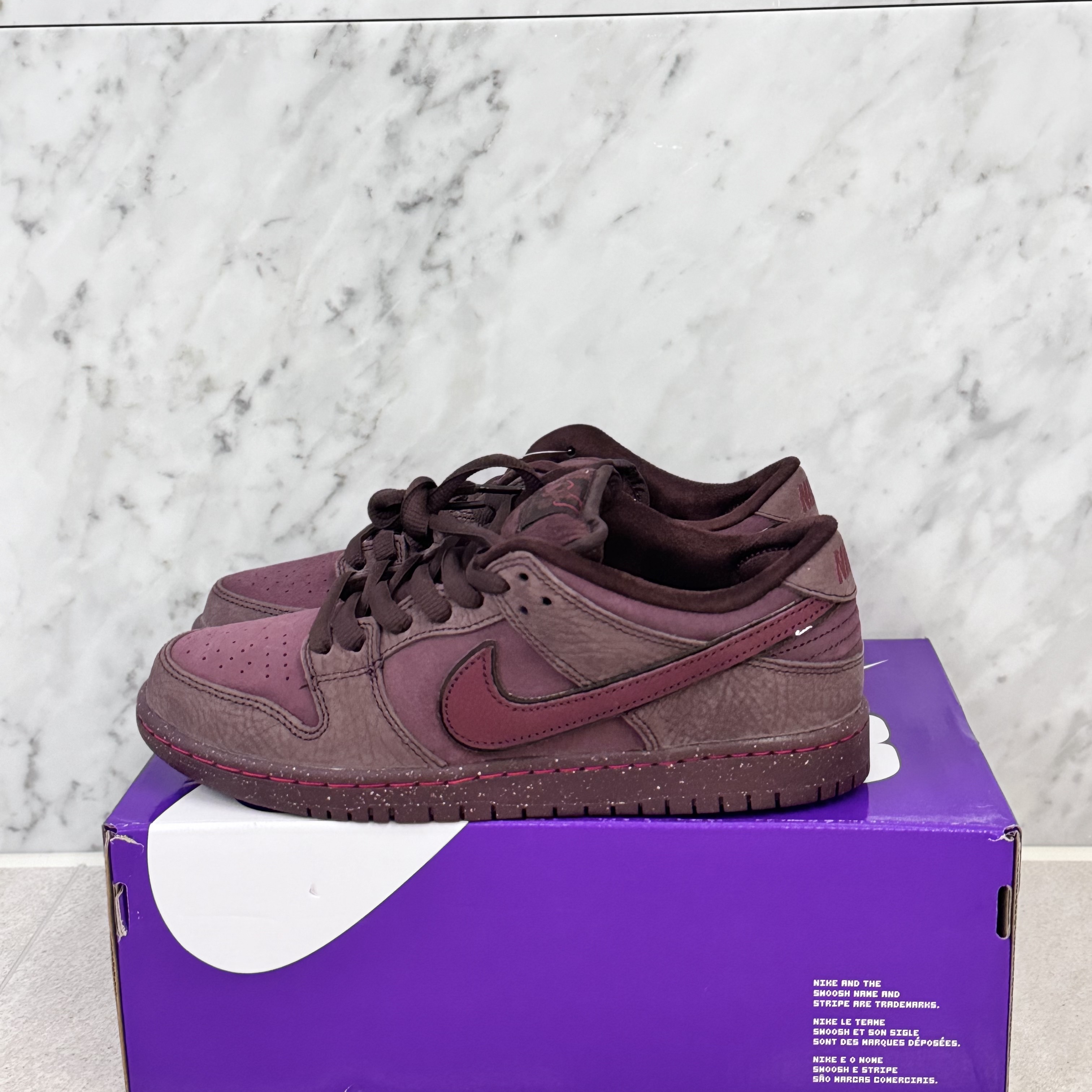 Nike SB Dunk Low PRM Burgundy Crush 착용 스타일 - 2