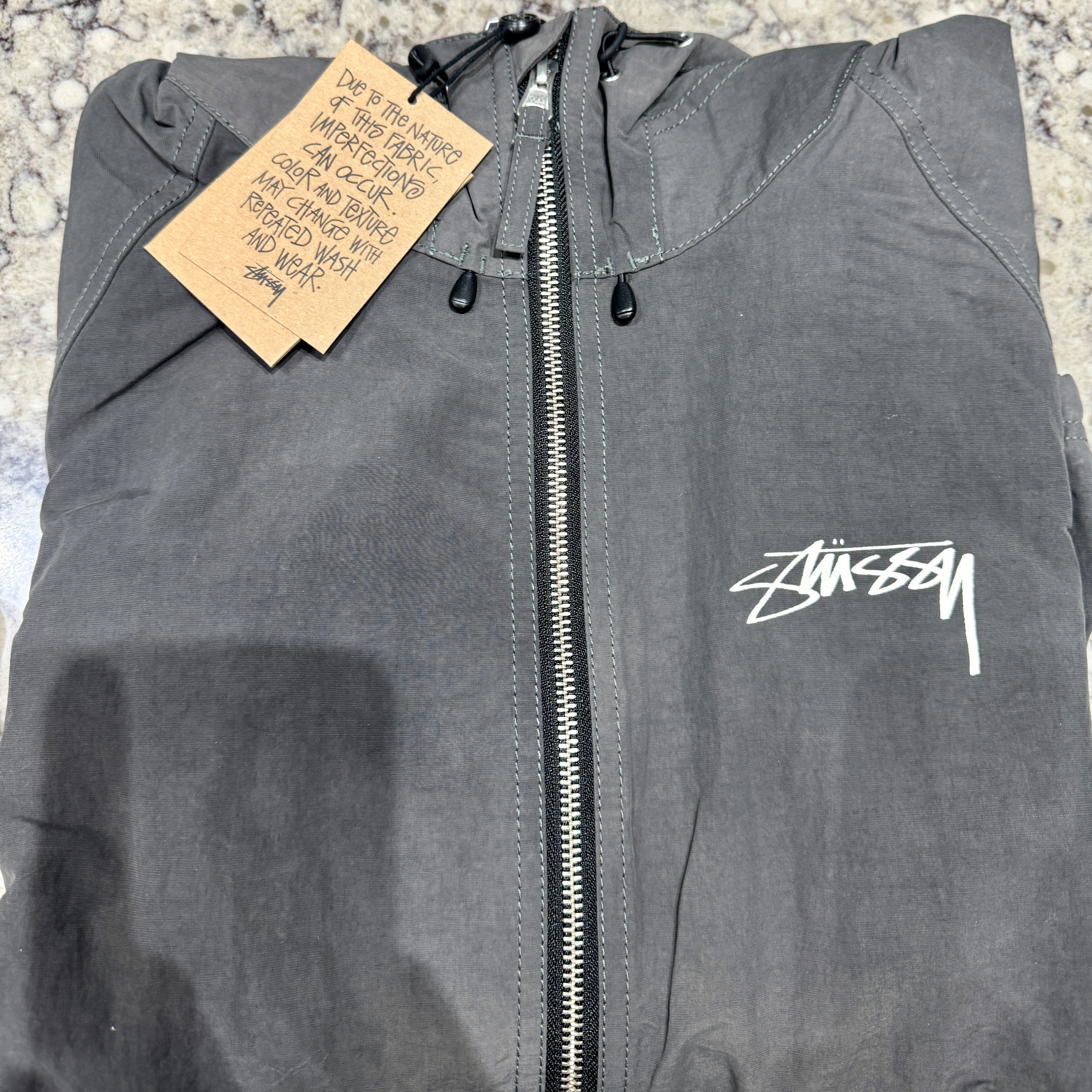 Stussy Wave Dye Beach Shell Jacket Black 착용 스타일 - 1