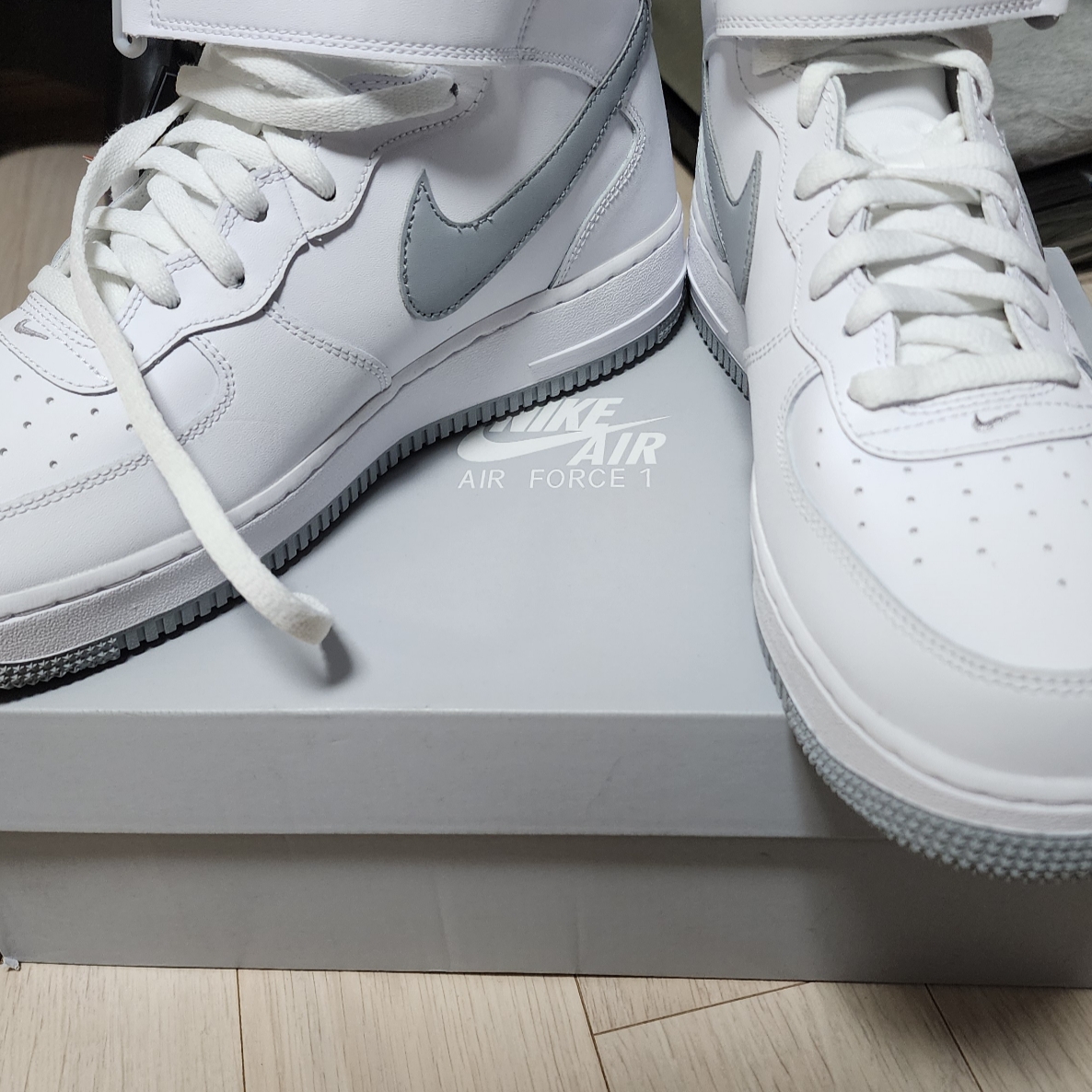 Nike Air Force 1 Mid '07 White Wolf Grey 착용 스타일 - 3