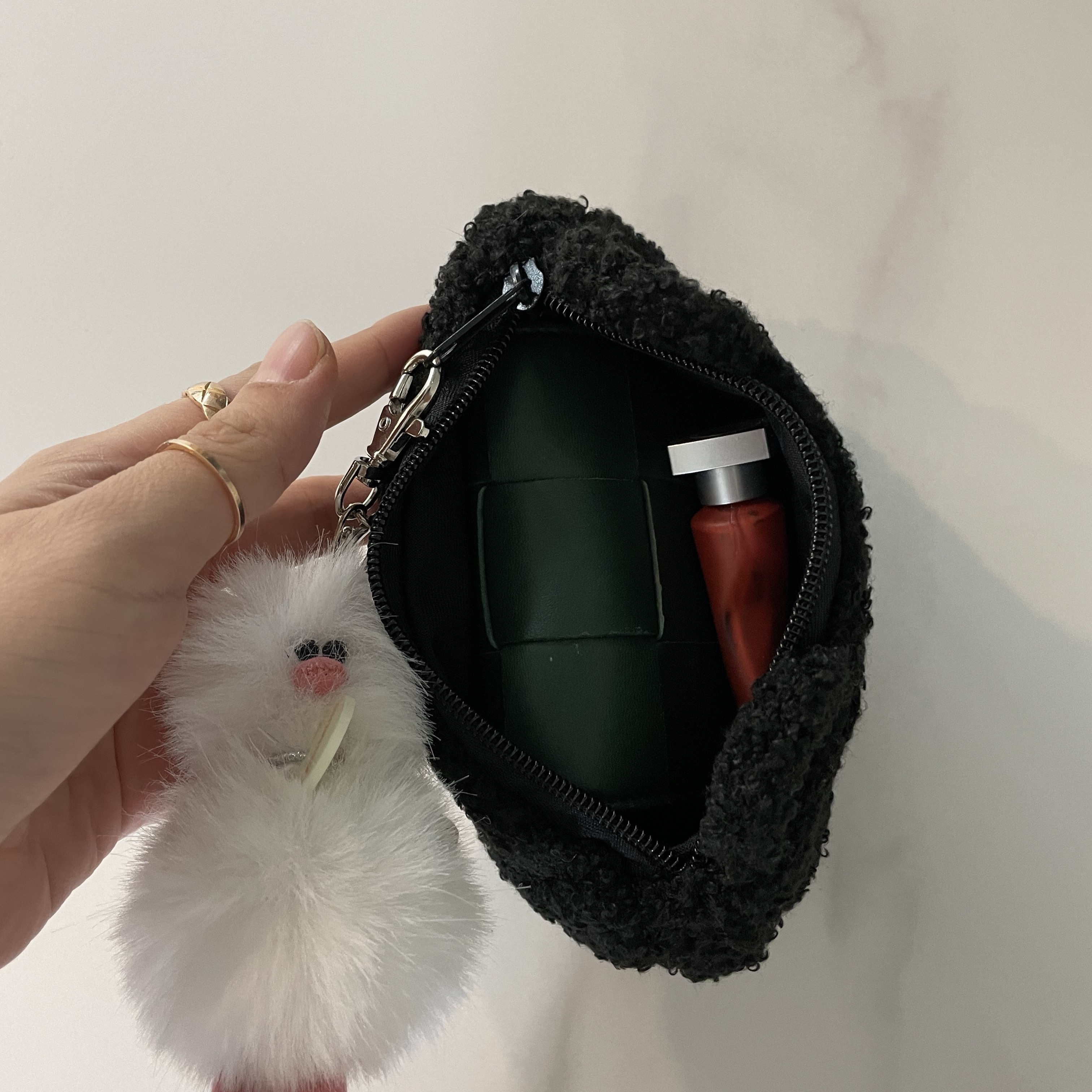 Monamhee Pouch Black, Cosymosy Mini Bird Keyring White - Renewal Ver. 착용 스타일 - 2