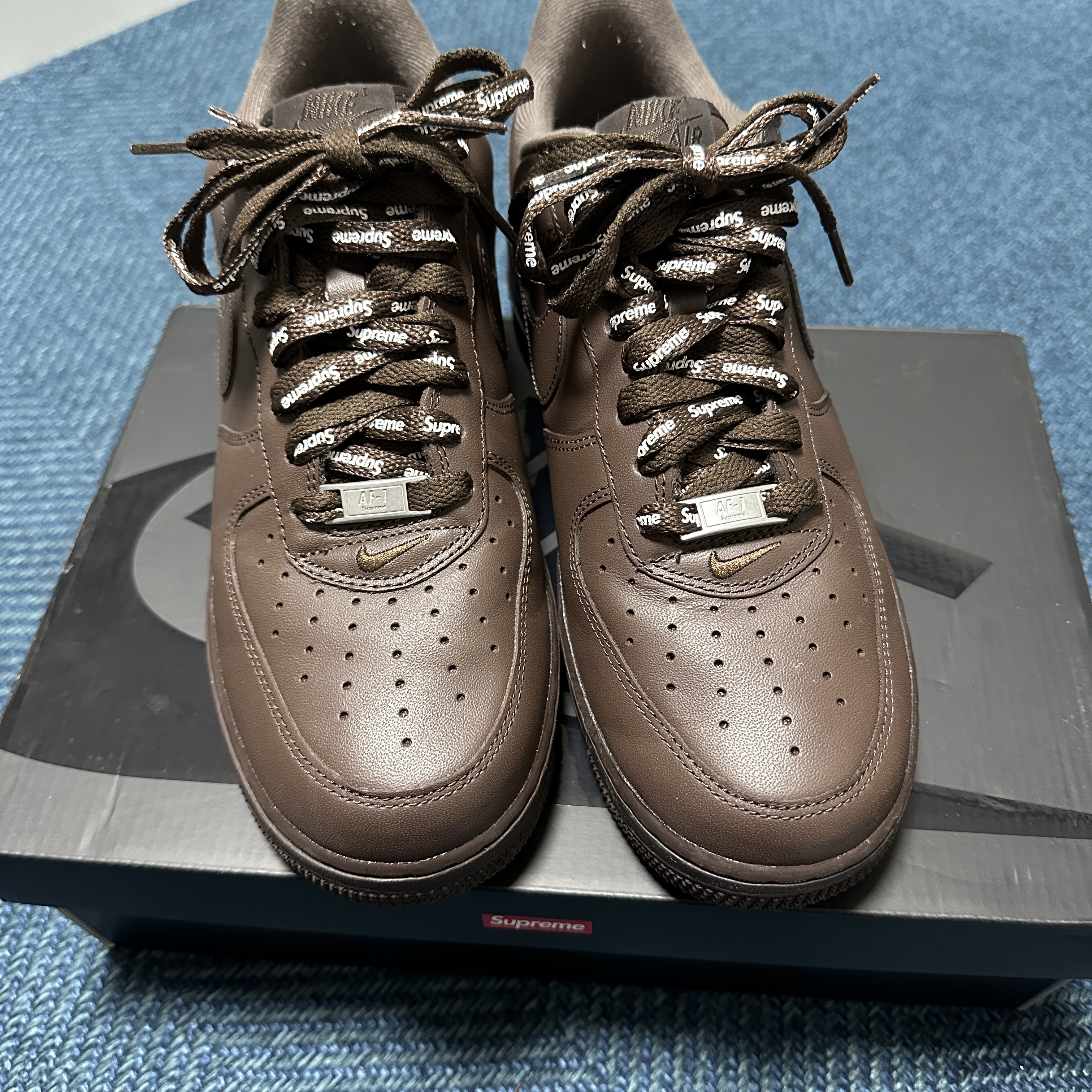 Nike x Supreme Air Force 1 Low Baroque Brown 착용 스타일 - 2