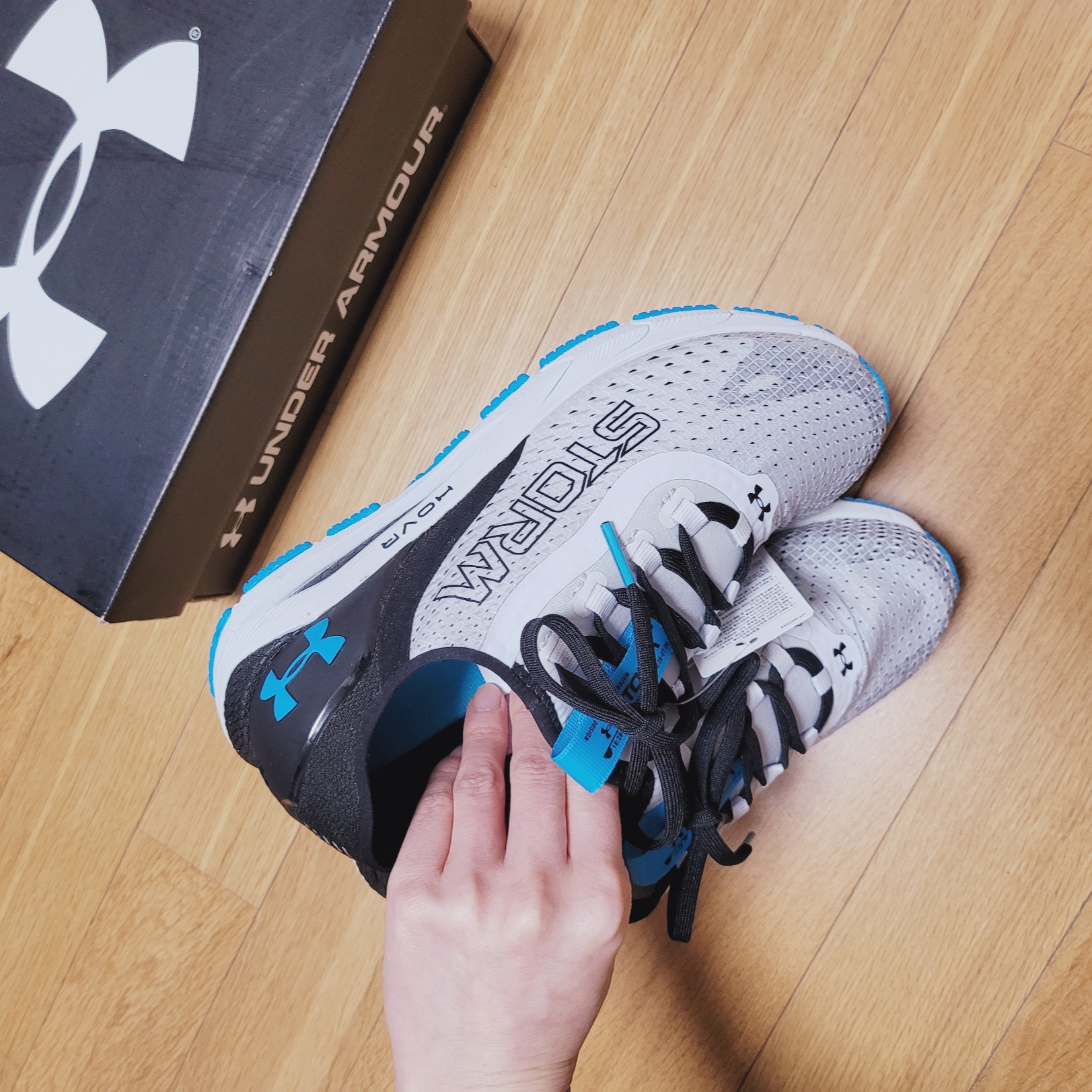 (W) Under Armour HOVR Sonic 4 Storm Halo Gray Radar Blue 착용 스타일 - 1