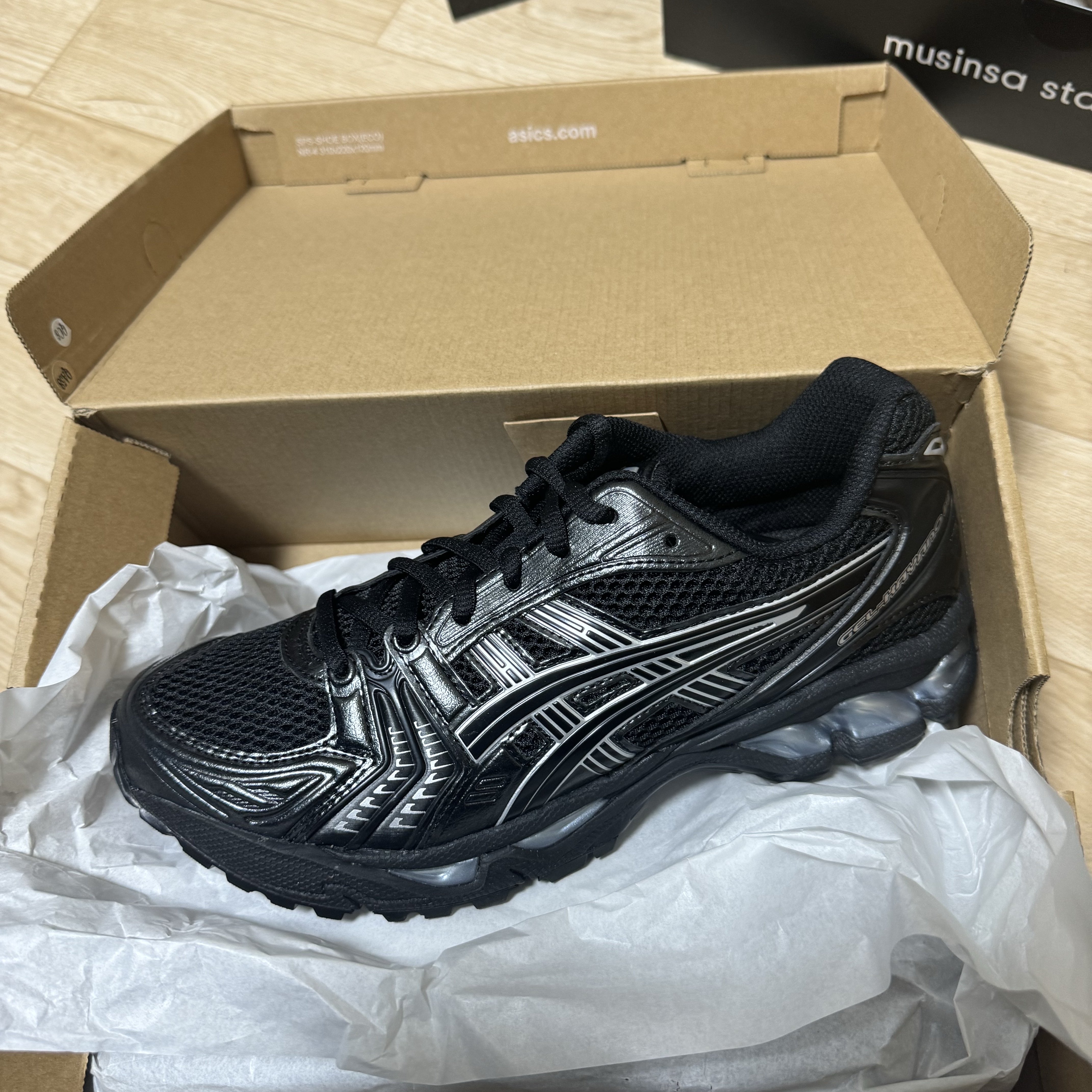 Asics Gel-Kayano 14 Black Pure Silver 착용 스타일