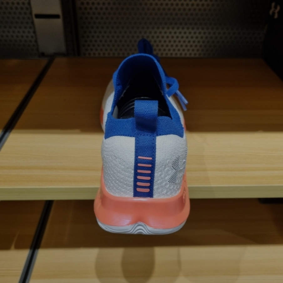 (W) Under Armour Flow Velociti SE White Royal 착용 스타일 - 2