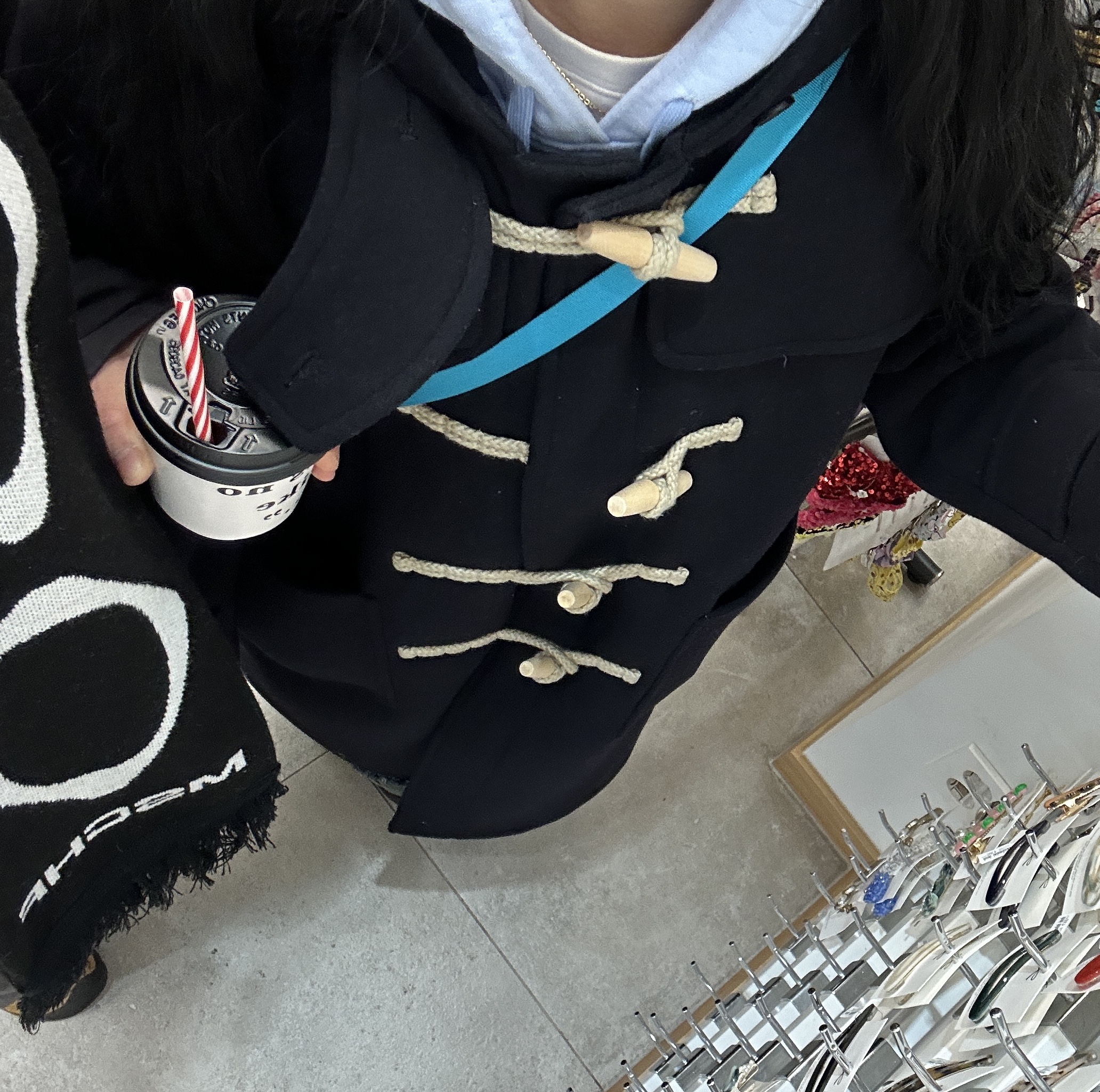 [KREAM 단독] Safarispot Women 1/2 Basic Safari Hoodie Sky, Mischief Rhombus Stadium Scarf Black 착용 스타일 - 2