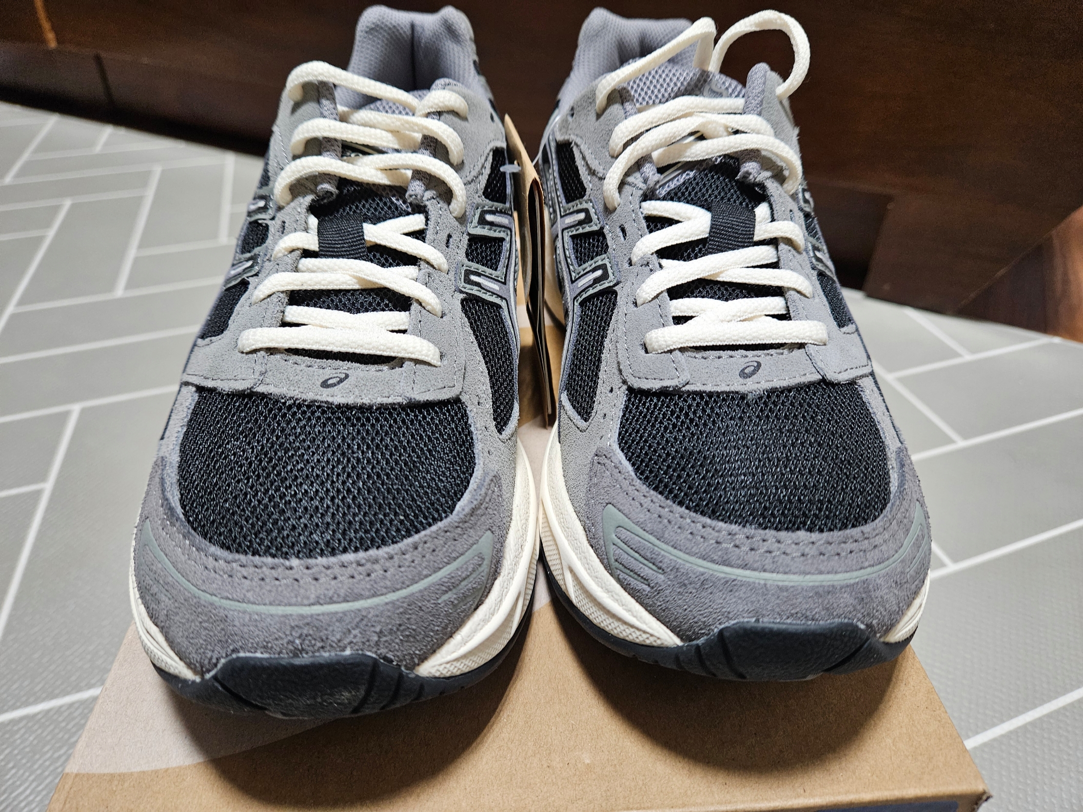 Asics Gel-1130 Black Carbon 착용 스타일 - 3