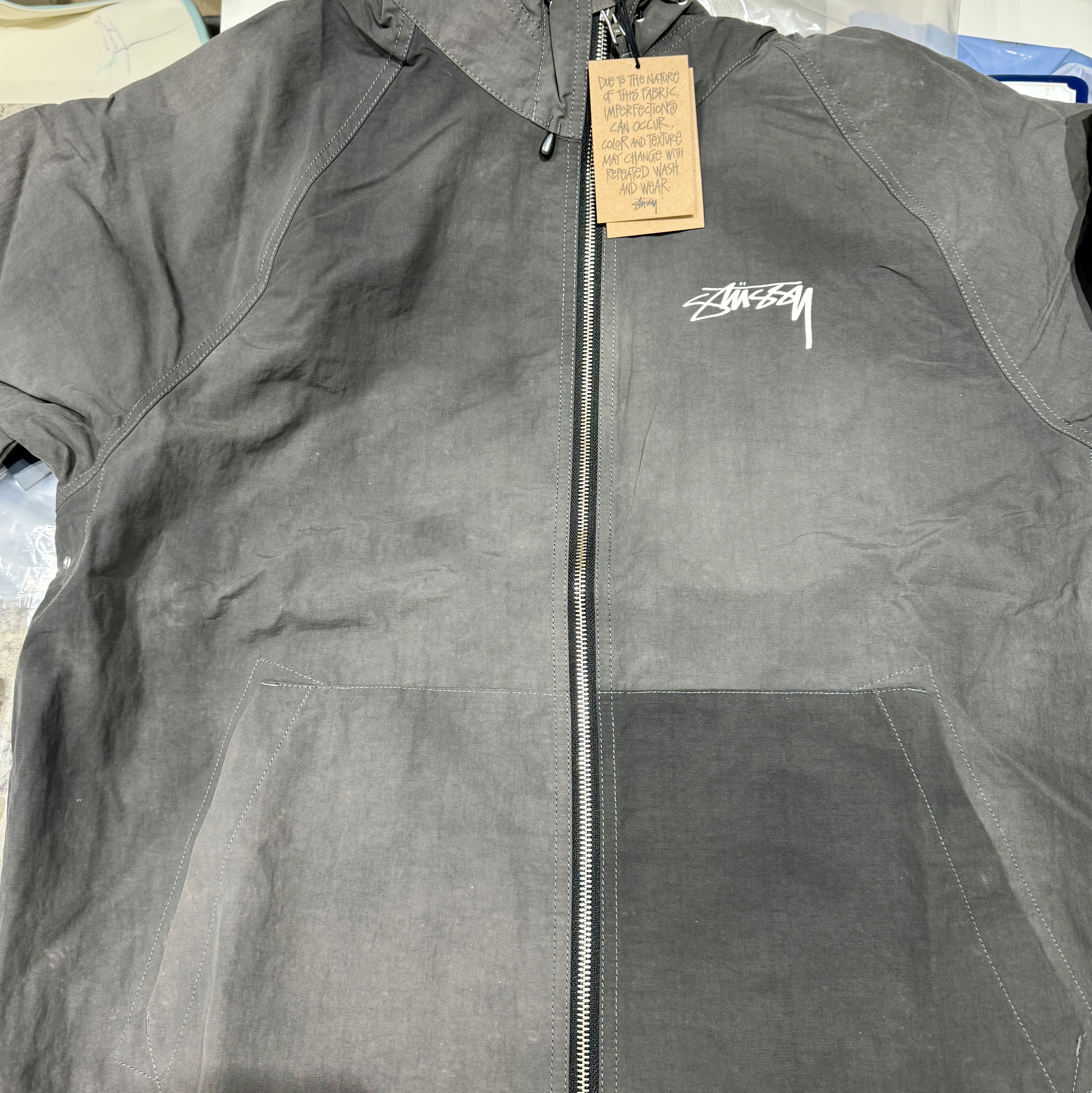 Stussy Wave Dye Beach Shell Jacket Black 착용 스타일 - 2