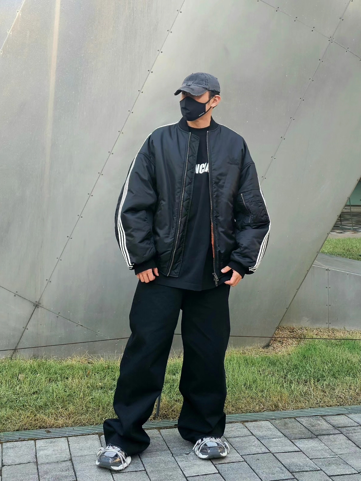 Balenciaga x Adidas Bomber Jacket Black, Balenciaga 3XL Sneakers Grey White Red 착용 스타일 - 3