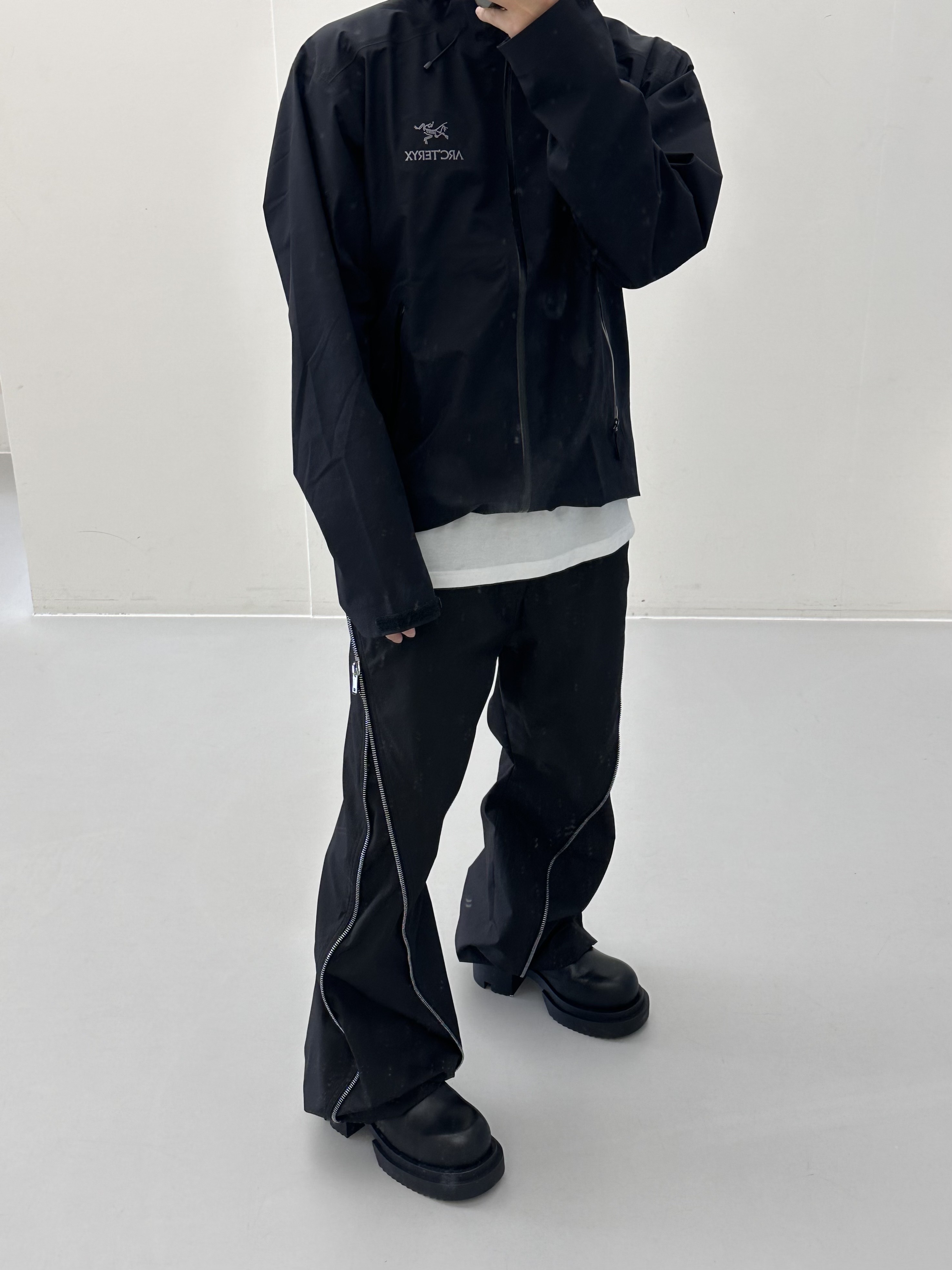 Arc'teryx Beta LT Jacket Black 착용 스타일