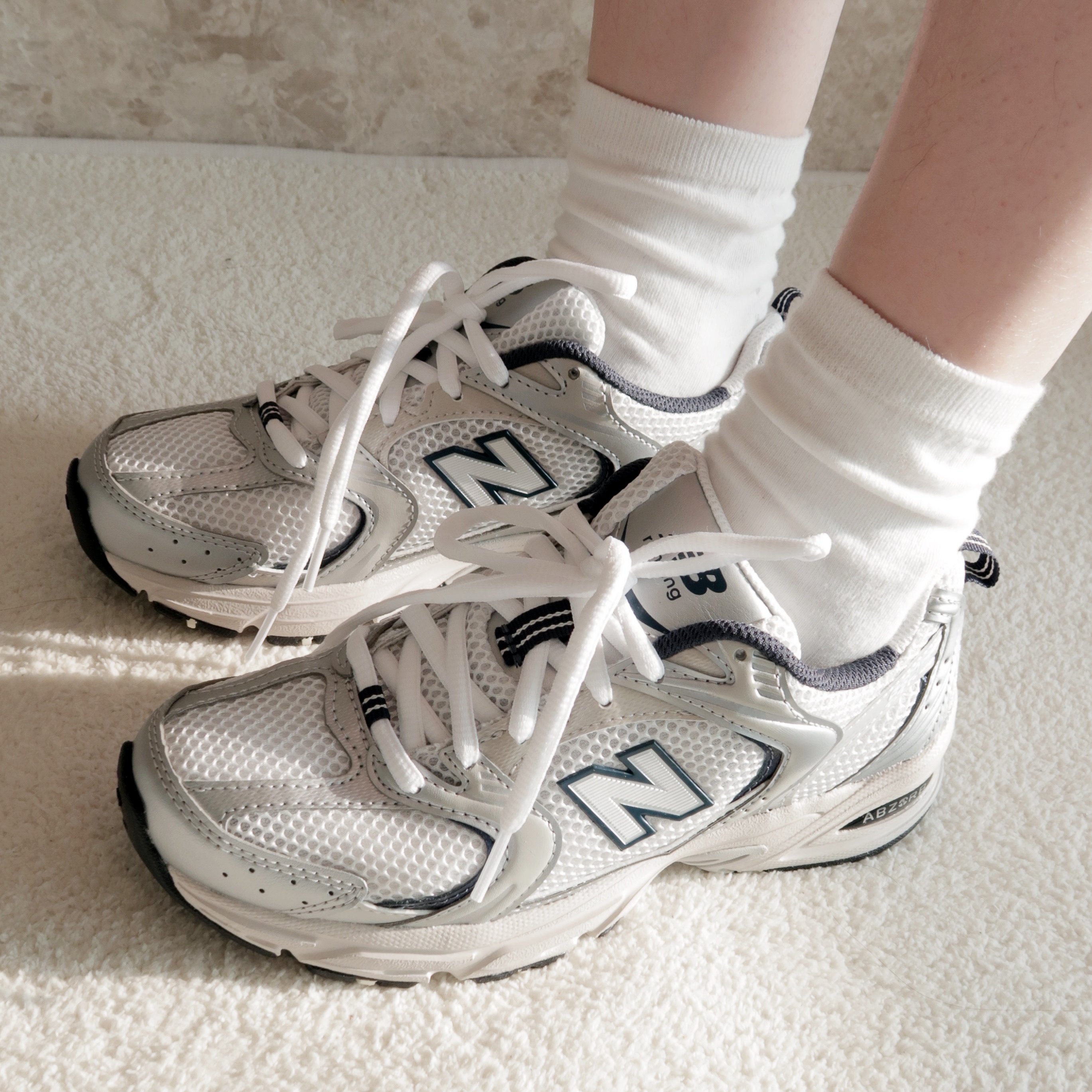 New Balance 530 Steel Grey 착용 스타일 - 4