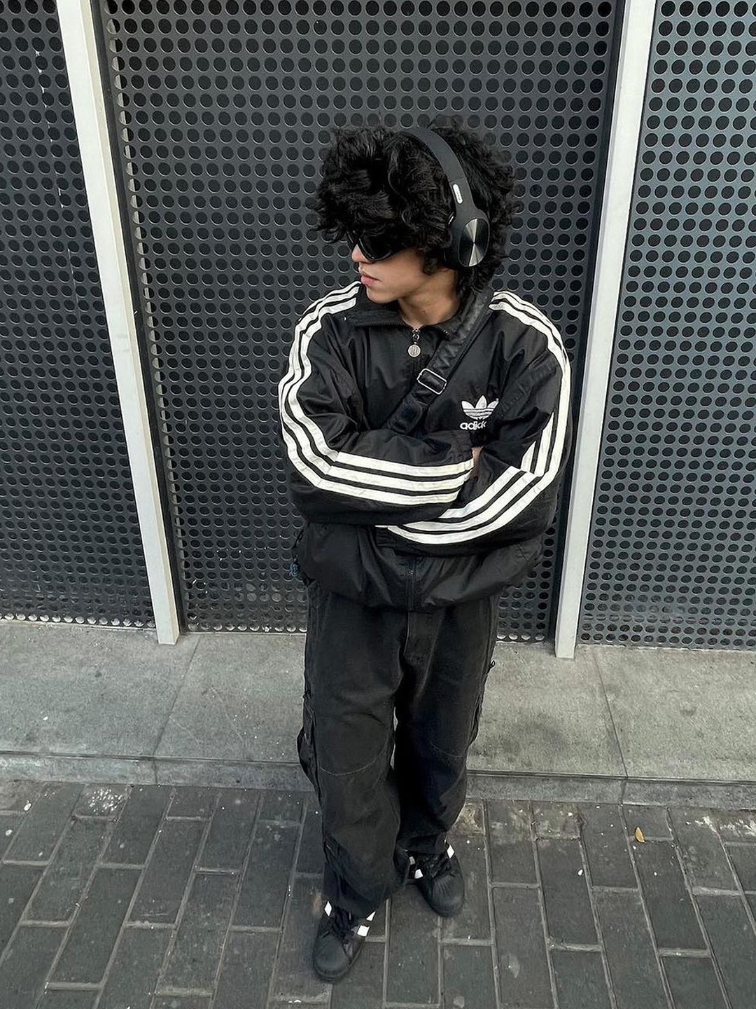 Adidas x KoRn Track Top Black - KR Sizing, Palace x Adidas Hooded Firebird Track Top Black - 23SS 착용 스타일 - 3