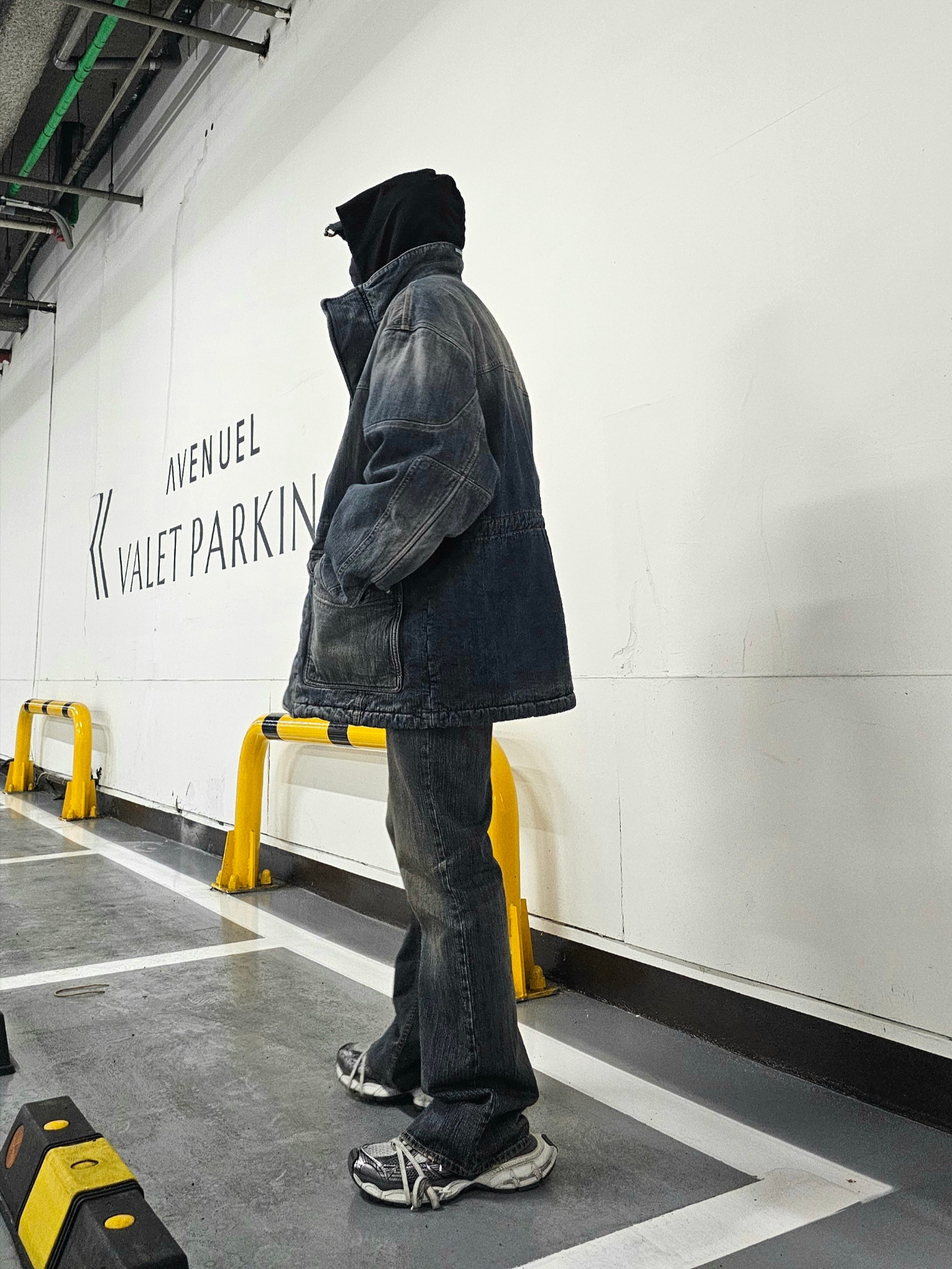 Balenciaga Denim Oversized Parka Light Blue, Balenciaga Bootcut Pants Light Blue 착용 스타일 - 3