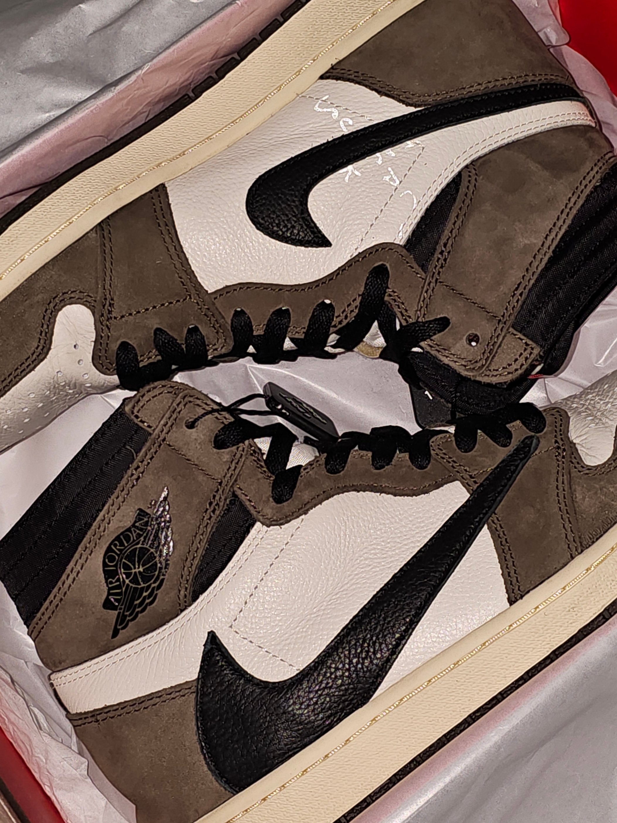 Jordan 1 x Travis Scott Retro High OG SP Mocha 착용 스타일