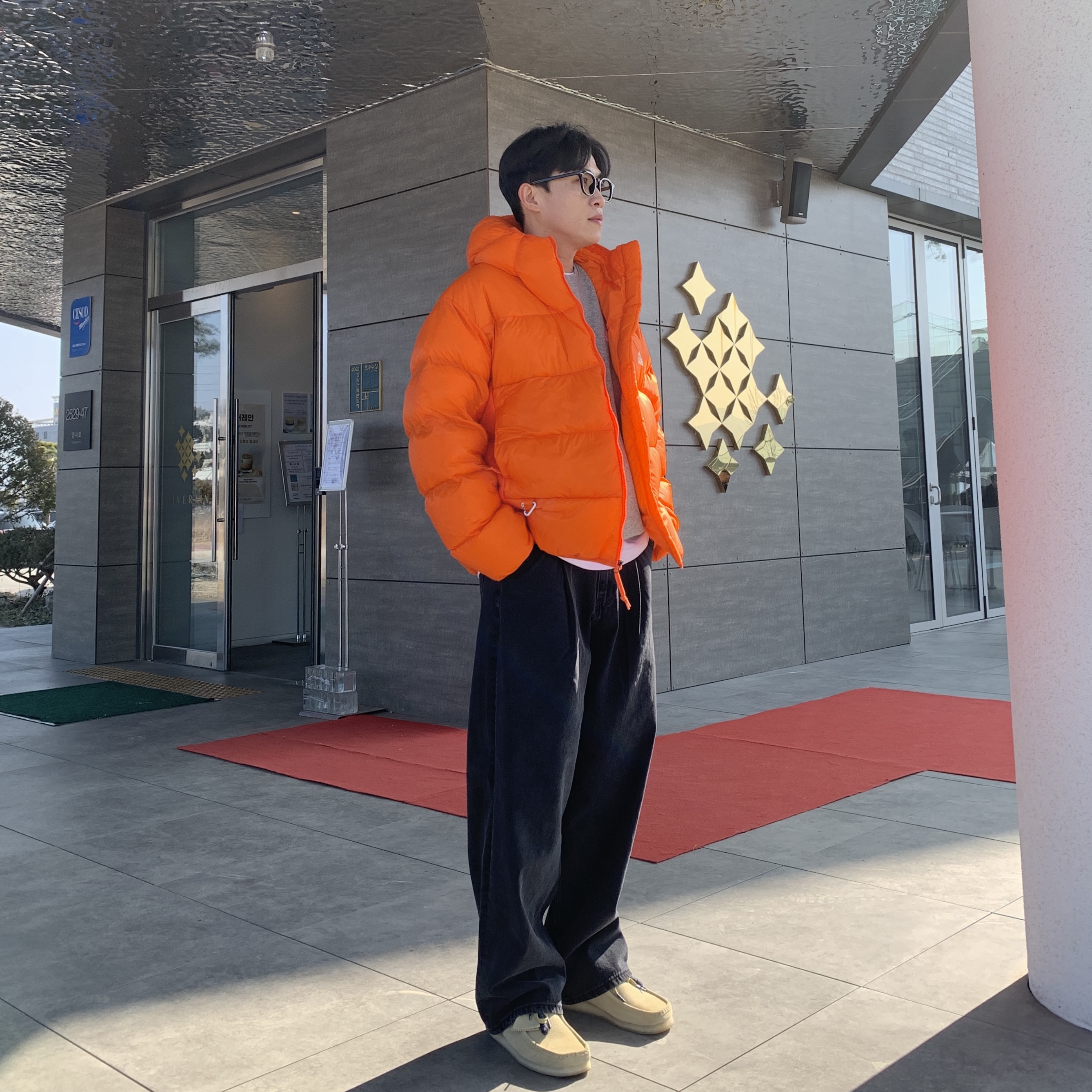 Nike ACG Therma-Fit ADV Lunar Lake Puffer Jacket Safety Orange - Asia, Clarks Wallabee Maple Suede 착용 스타일 - 1
