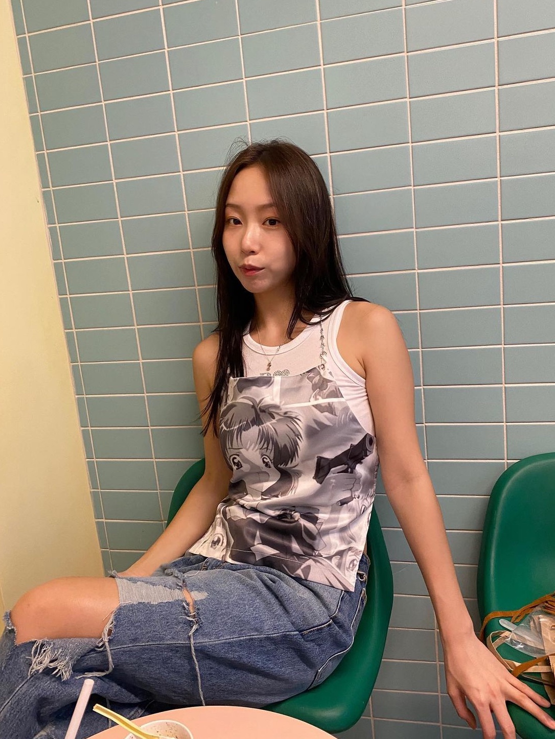 카치스 카툰 걸 슬리브리스 착용 스타일