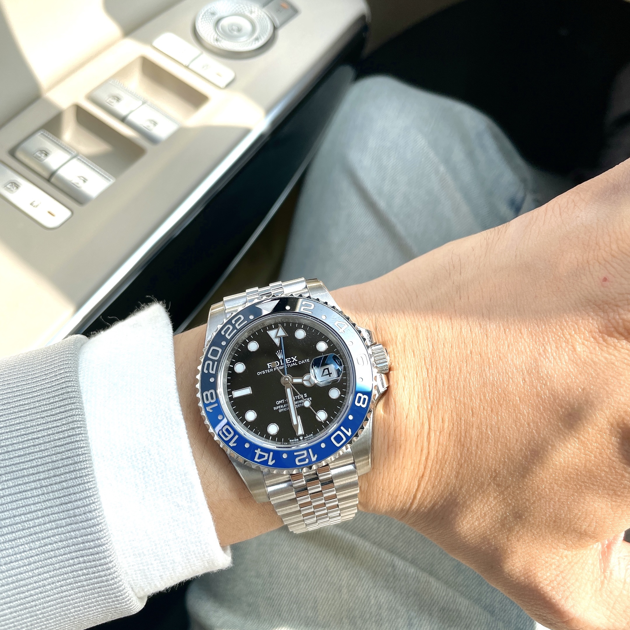 Rolex GMT-Master II 40mm 126710BLNR Black Jubilee 착용 스타일