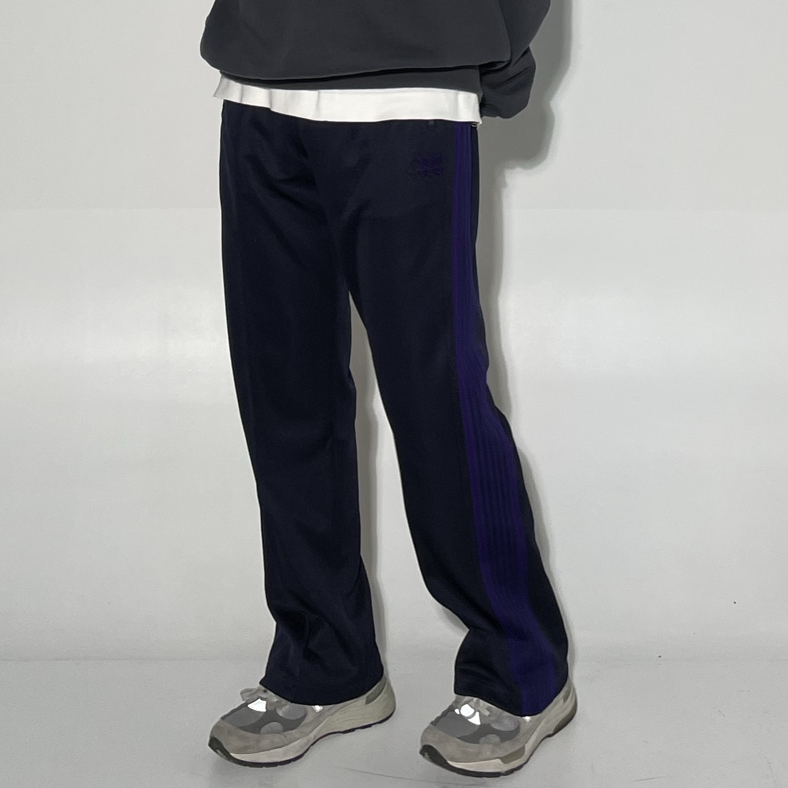 Needles Track Pants Poly Smooth Navy 착용 스타일