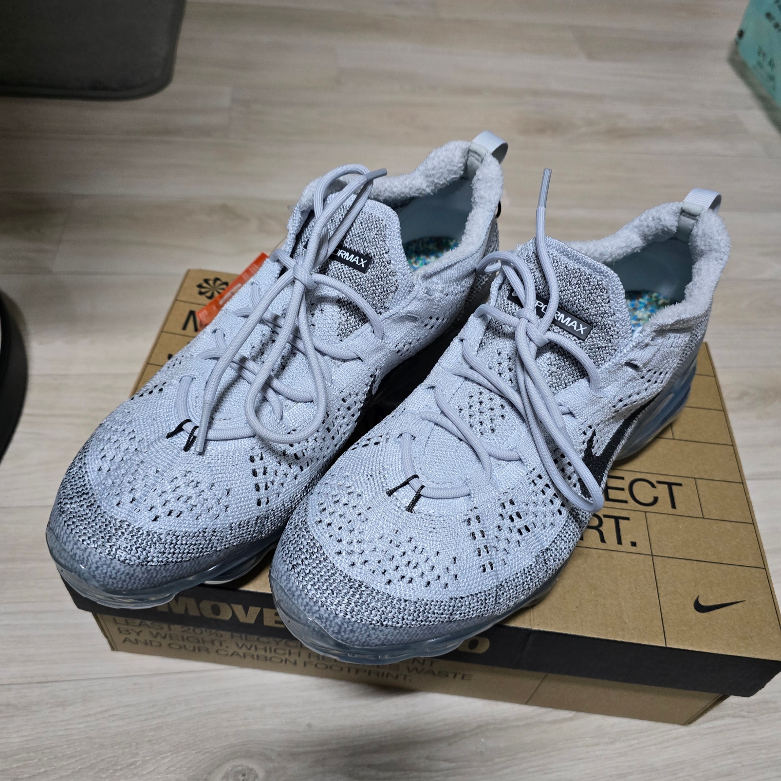 Nike Air VaporMax 2023 Flyknit Pure Platinum Anthracite 착용 스타일 - 1