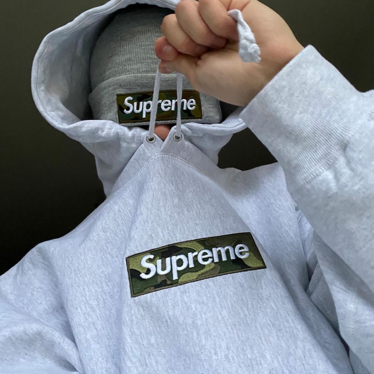 Supreme Box Logo Hooded Sweatshirt Red - 23FW, Supreme Box Logo Hooded Sweatshirt Ash Grey - 23FW 착용 스타일 - 7