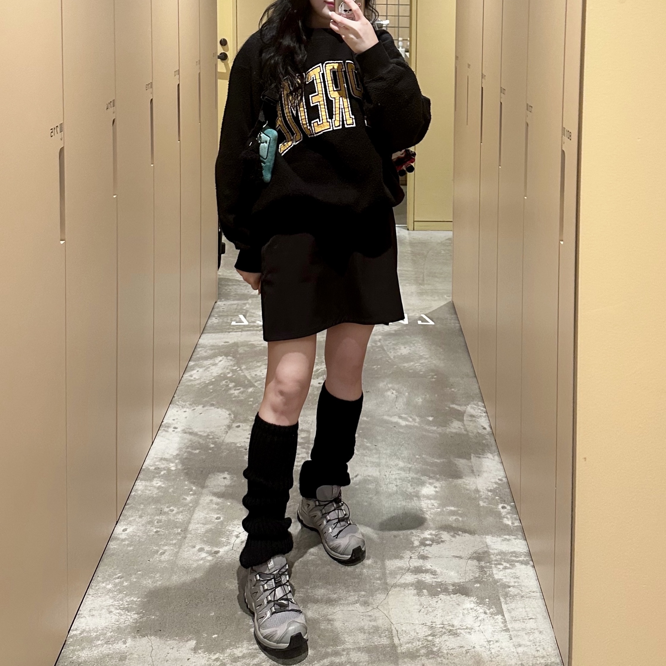Supreme Inside Out Crewneck Black - 23FW, Salomon XA Pro 3D Alloy Silver 착용 스타일