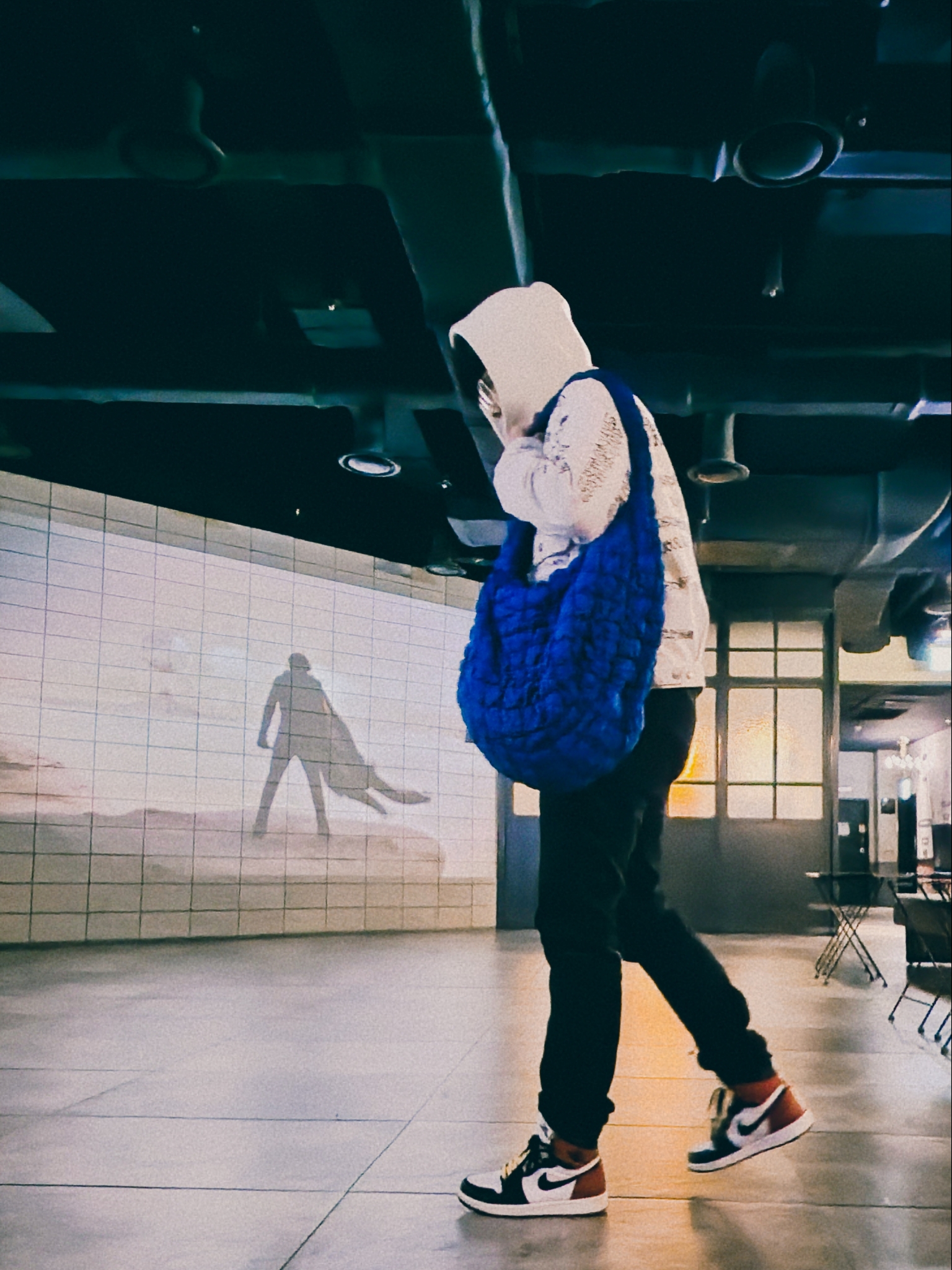 Stussy x Our Legacy x Denim Tears TTL Denim Jacket White, COS Quilted Oversized Shoulder Bag Blue 착용 스타일