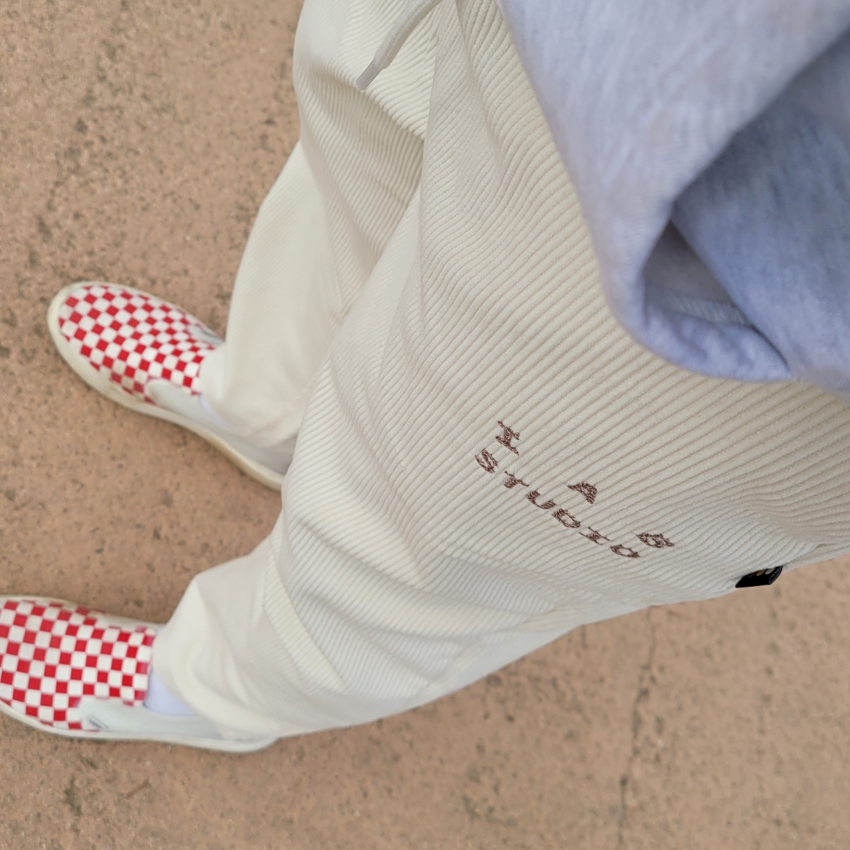 IAB Studio Corduroy Pants Cream Mud 착용 스타일 - 1