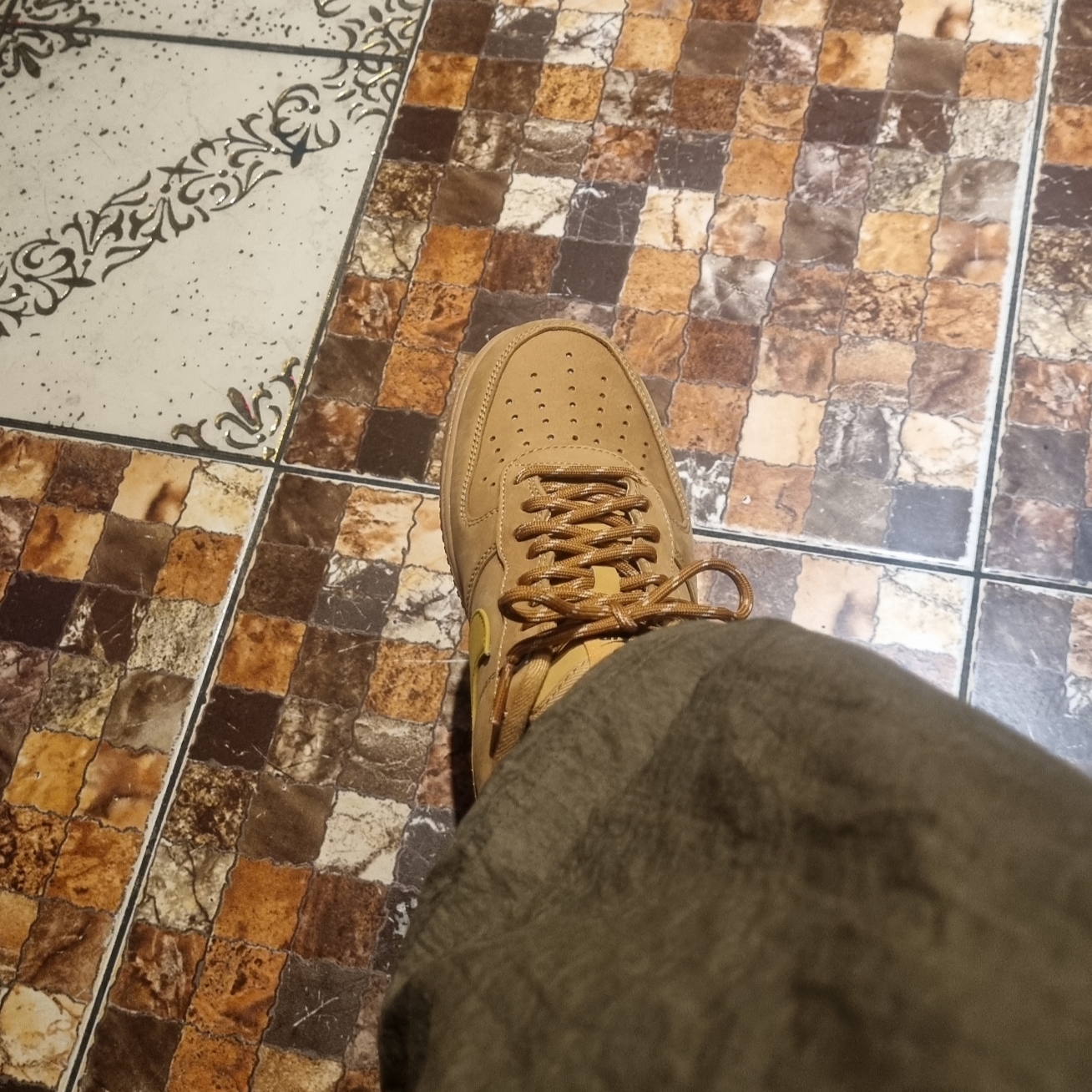 Nike Air Force 1 '07 WB Flax 착용 스타일