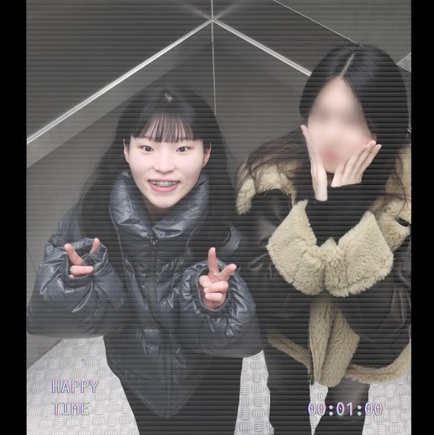 (W) Mischief Alien Down Jacket Khaki, (W) Maison Kitsune Dressed Fox Patch Adjusted Sweatshirt Grey Melange 착용 스타일 - 2