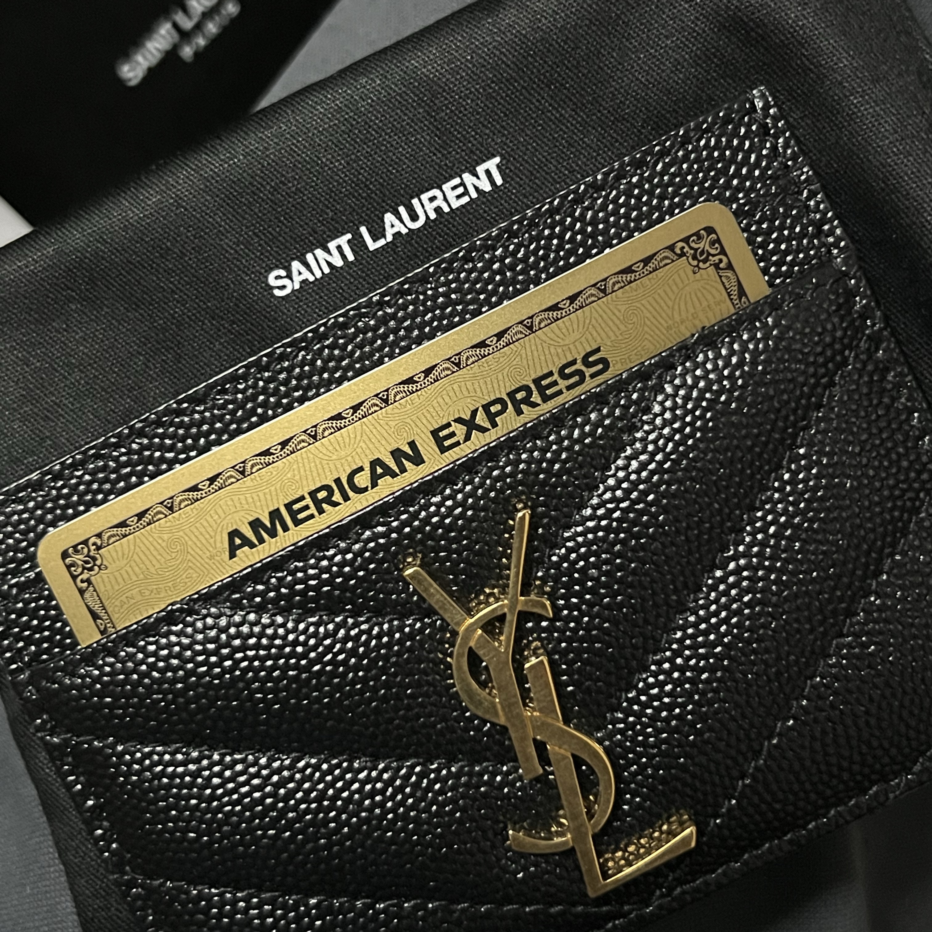 Saint Laurent Cassandre Matelasse Card Case in Grain De Poudre Embossed Leather Black 착용 스타일