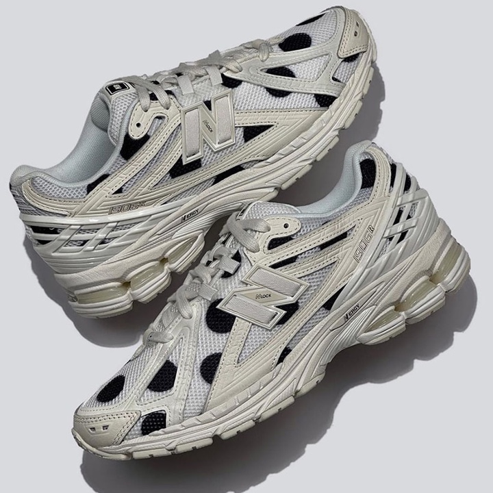 New Balance 1906R Silver Green, New Balance 1906R Black Silver Metallic 착용 스타일 - 3