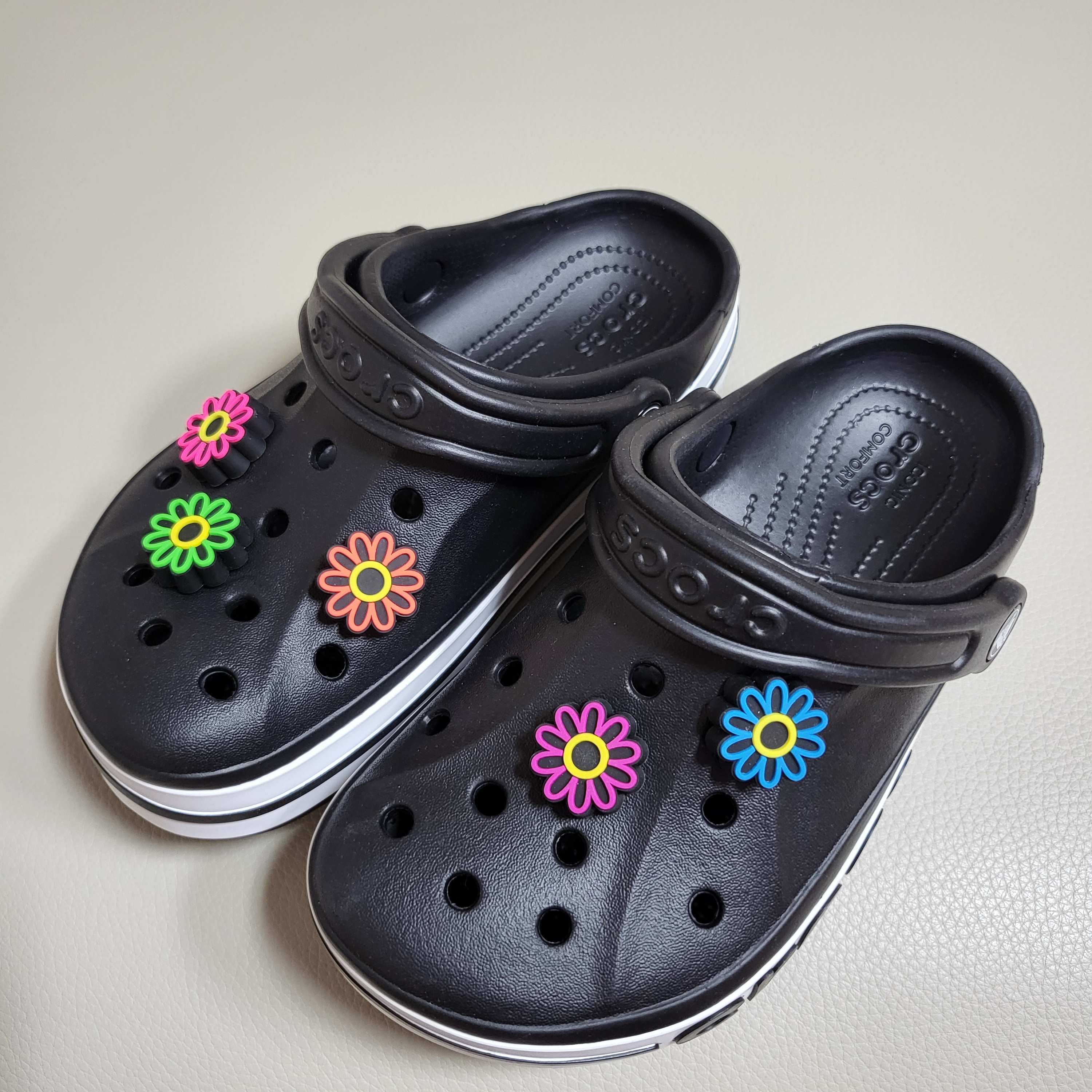 Crocs Bayaband Clog Black White 착용 스타일