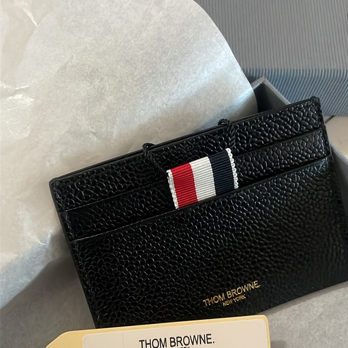 Thom Browne Pebble Grain Leather Stripe Single Card Holder Black 착용 스타일
