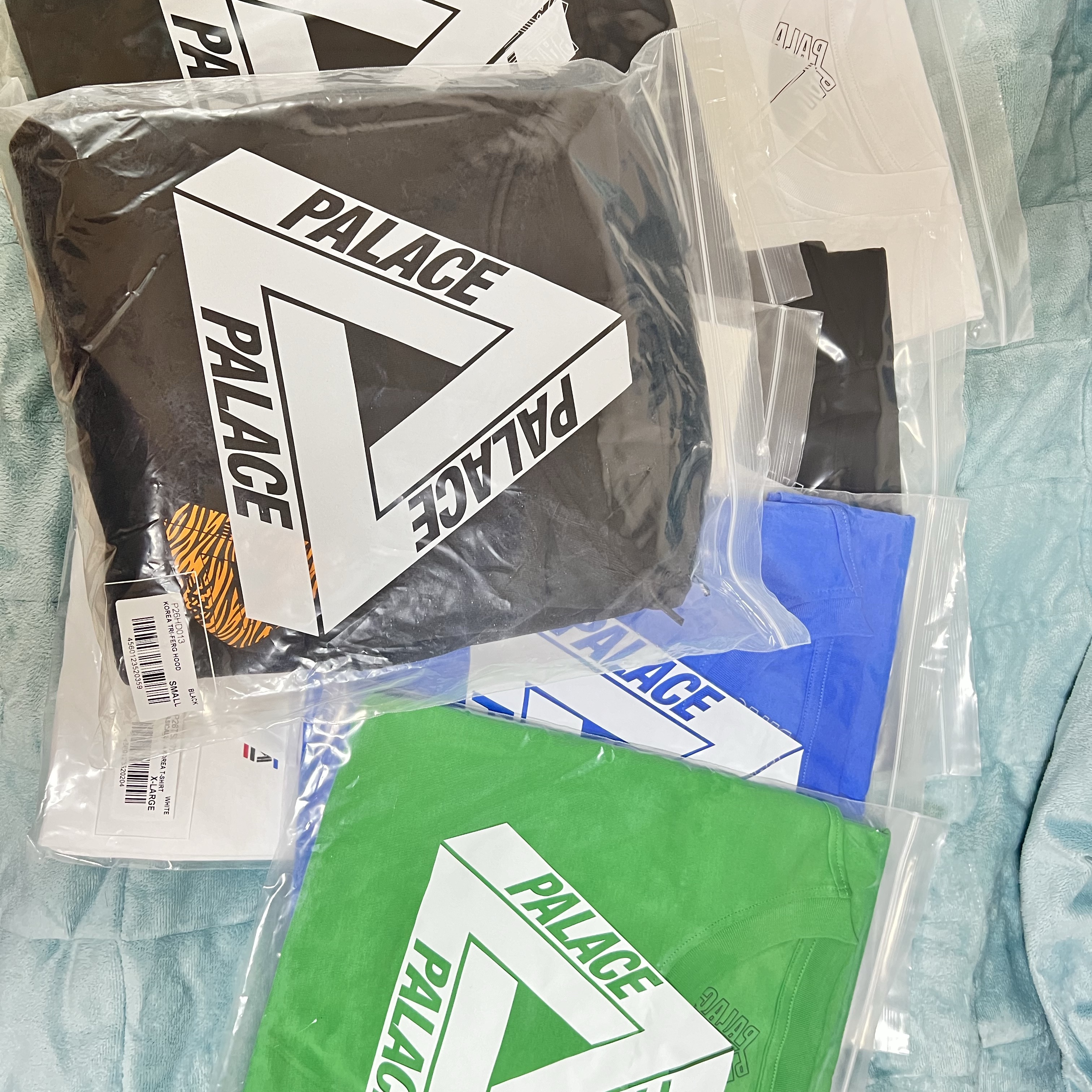 Palace Korea Tri-Ferg T-Shirt Black - 24SS, Palace Korea Hoodie Black - 24SS 착용 스타일