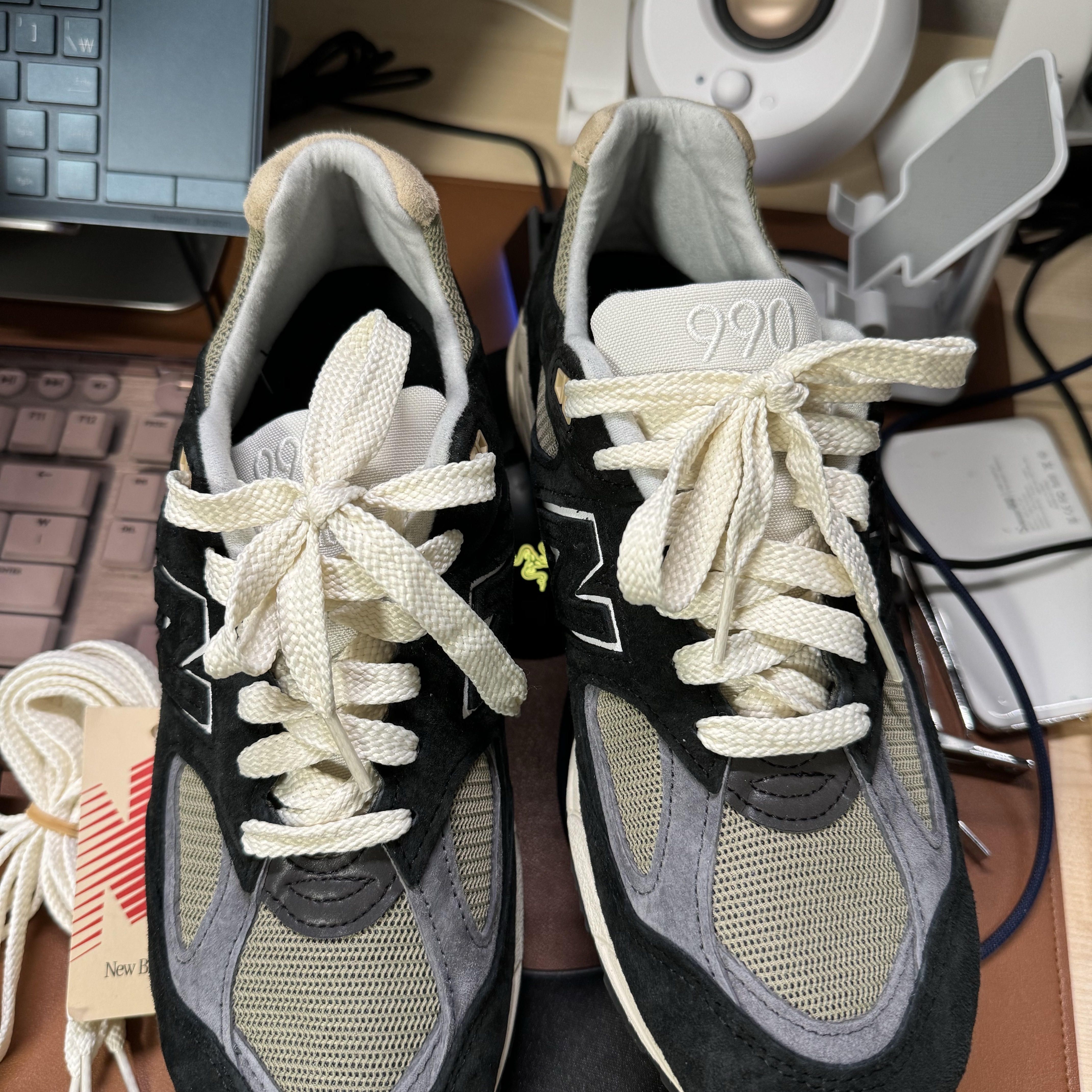 New Balance 990v2 Made in USA Black True camo 착용 스타일 - 2