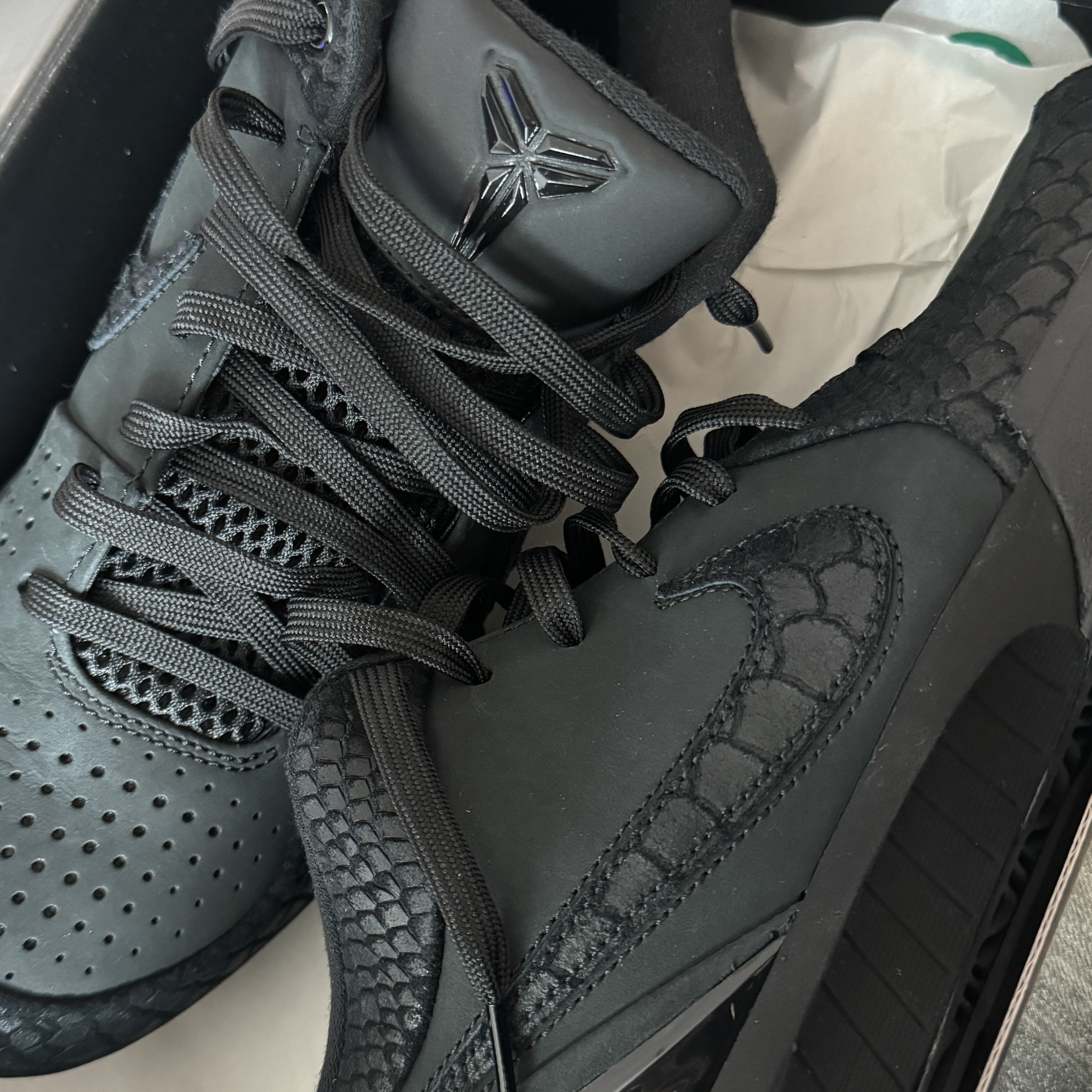 Nike Kobe 4 Protro Black University Gold 착용 스타일