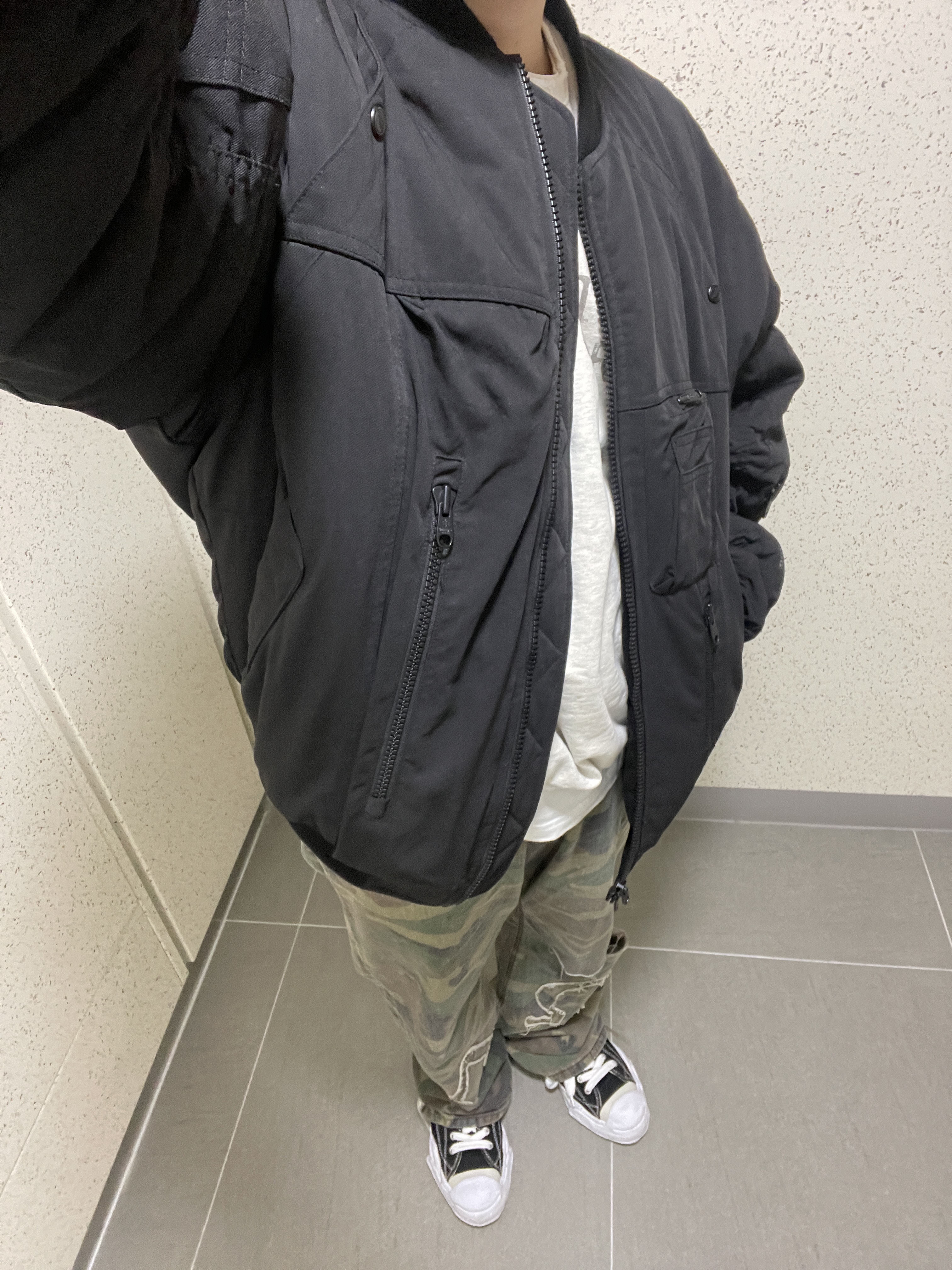 Maison Mihara Yasuhiro Hank OG Sole Canvas Low-top Sneakers Black, Surgery Clover Logo Beanie Ver.2 Black 착용 스타일 - 3