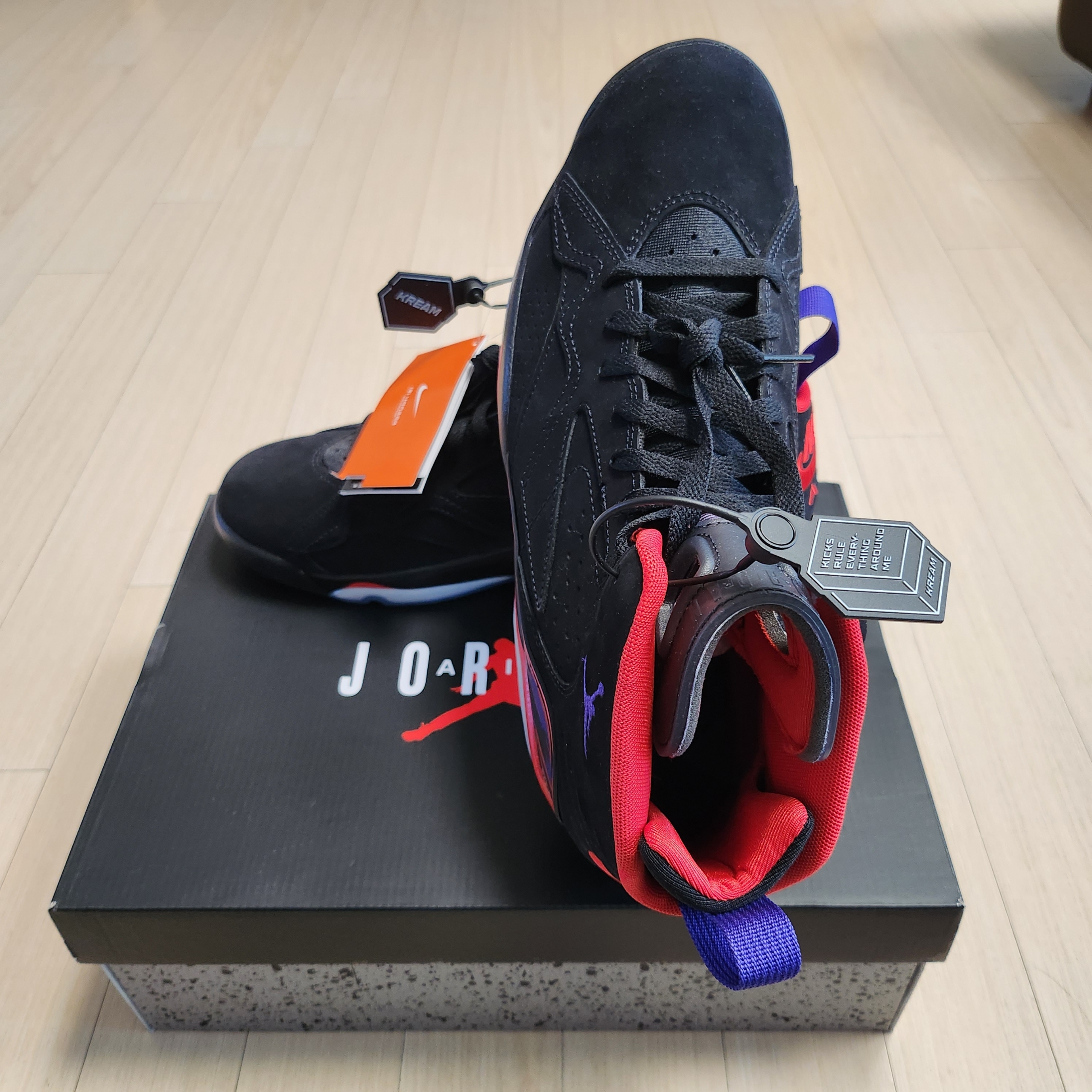 Jordan MVP Black University Red 착용 스타일 - 4