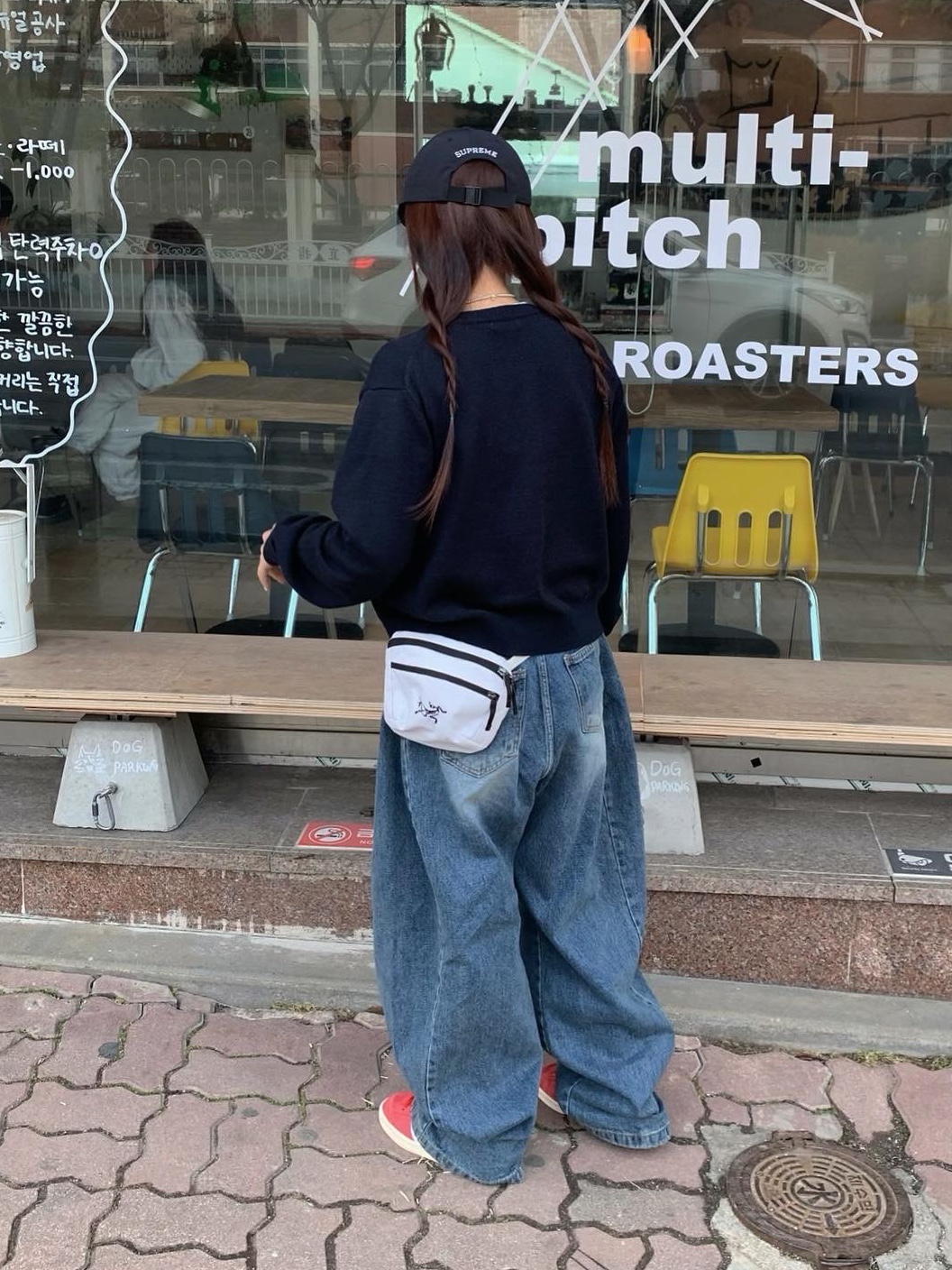 Arc'teryx Mantis 1 Waistpack Orca, Adidas Gazelle Indoor Scarlet 착용 스타일