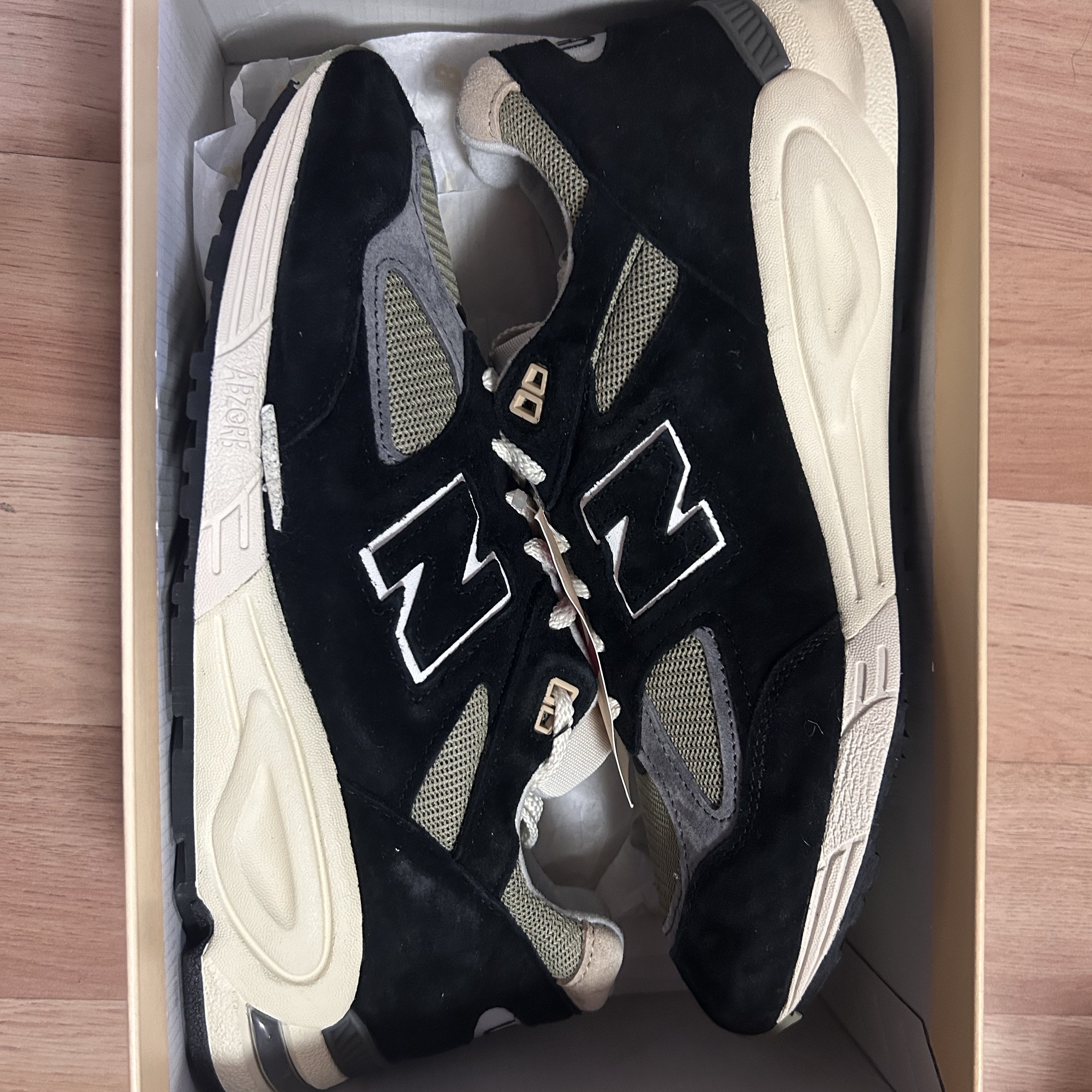 New Balance 990v2 Made in USA Black True camo 착용 스타일 - 4