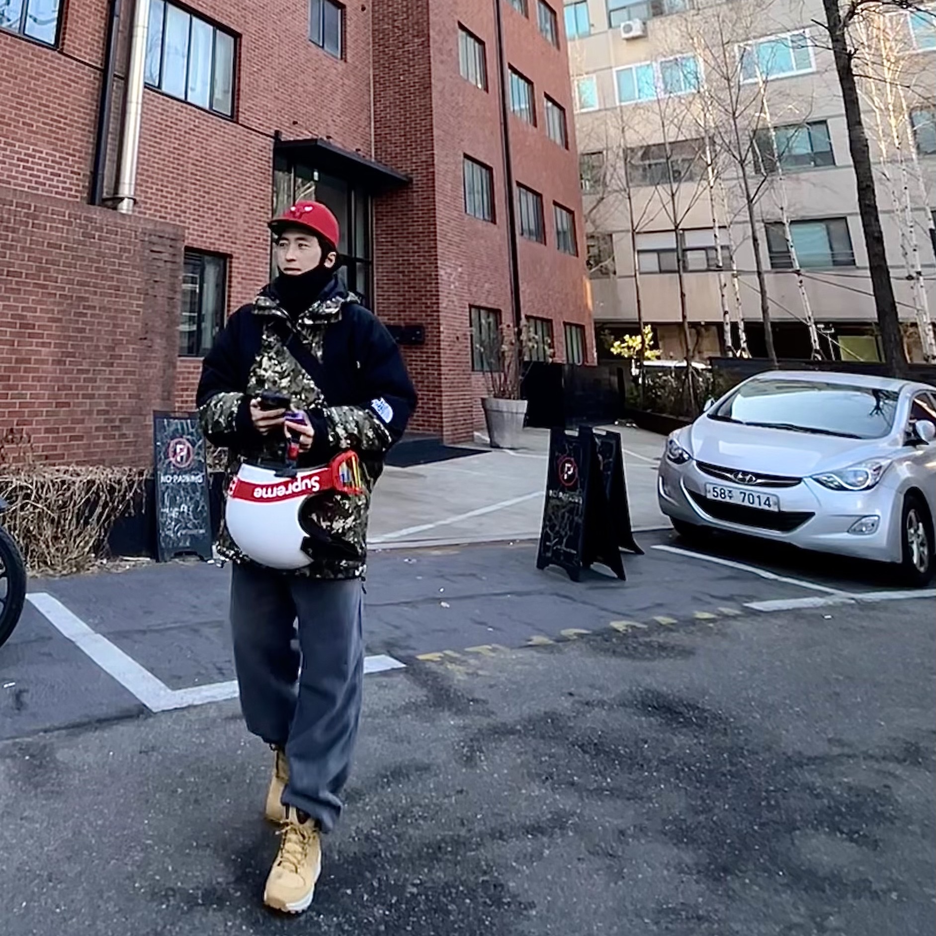 Supreme x Fox Racing Goggles Red - 23FW, Nike Manoa Leather Haystack 착용 스타일