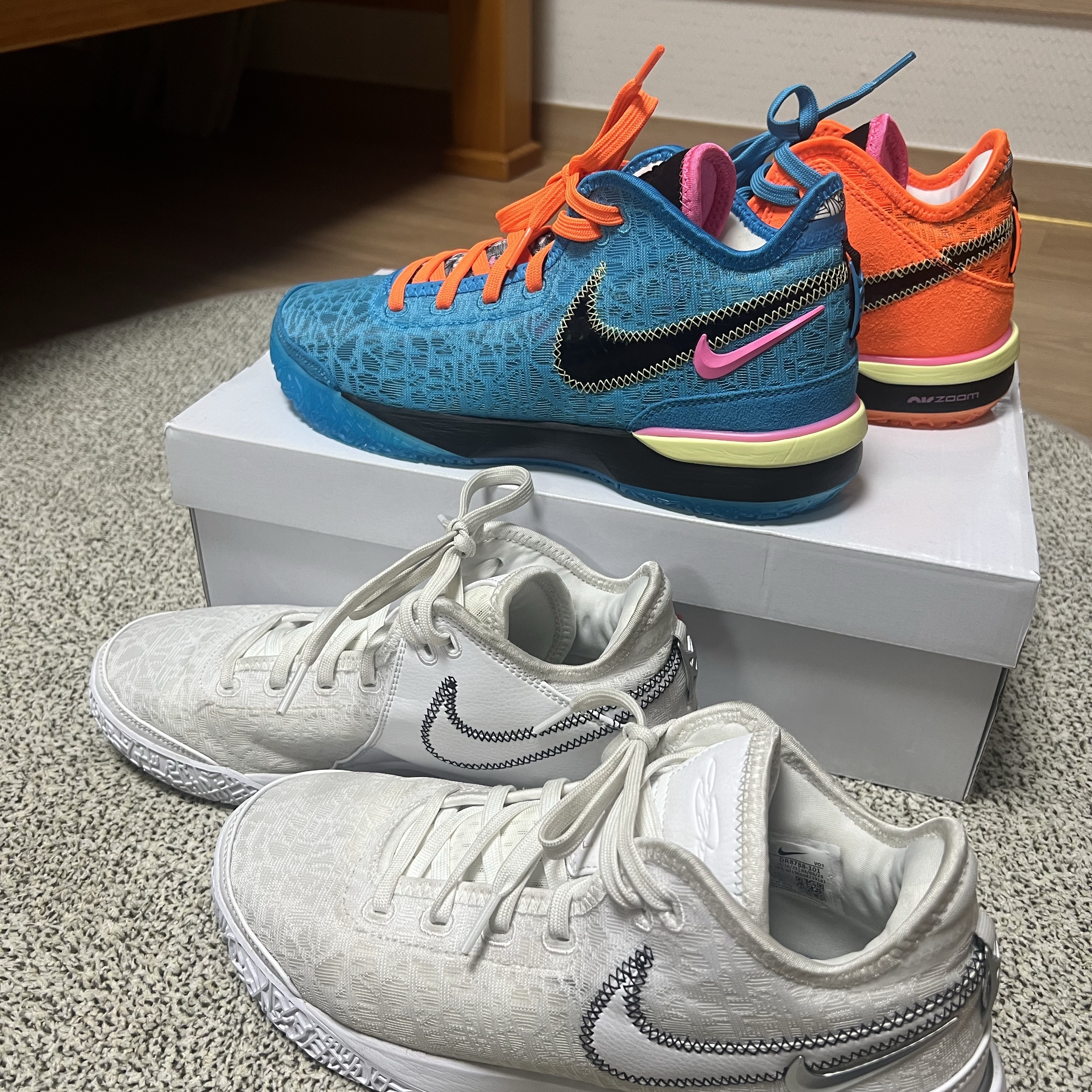 Nike LeBron NXXT Gen EP Multi Color, Nike Zoom LeBron NXXT Gen White Metallic Silver 착용 스타일 - 2