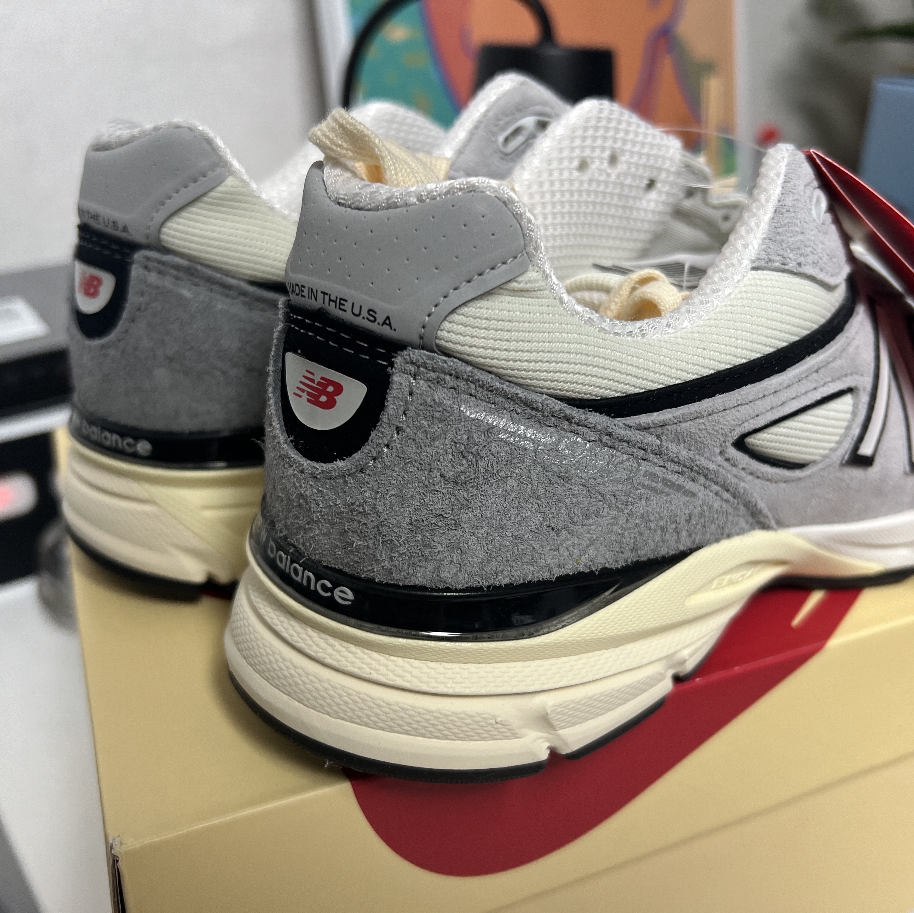 New Balance 990v4 Made in USA Grey Black 착용 스타일 - 2