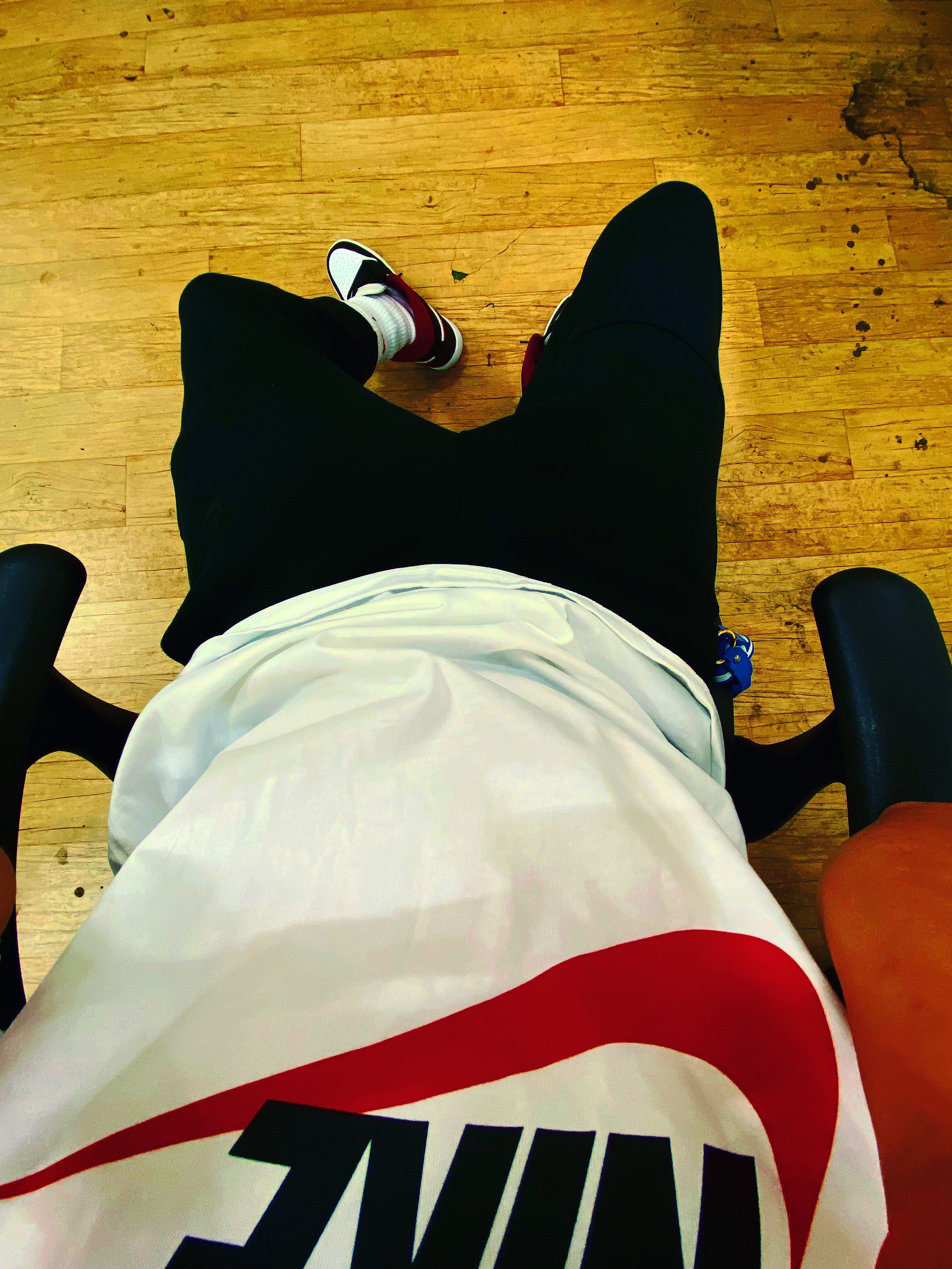 Jordan 1 Mid Gym Red Black White 착용 스타일
