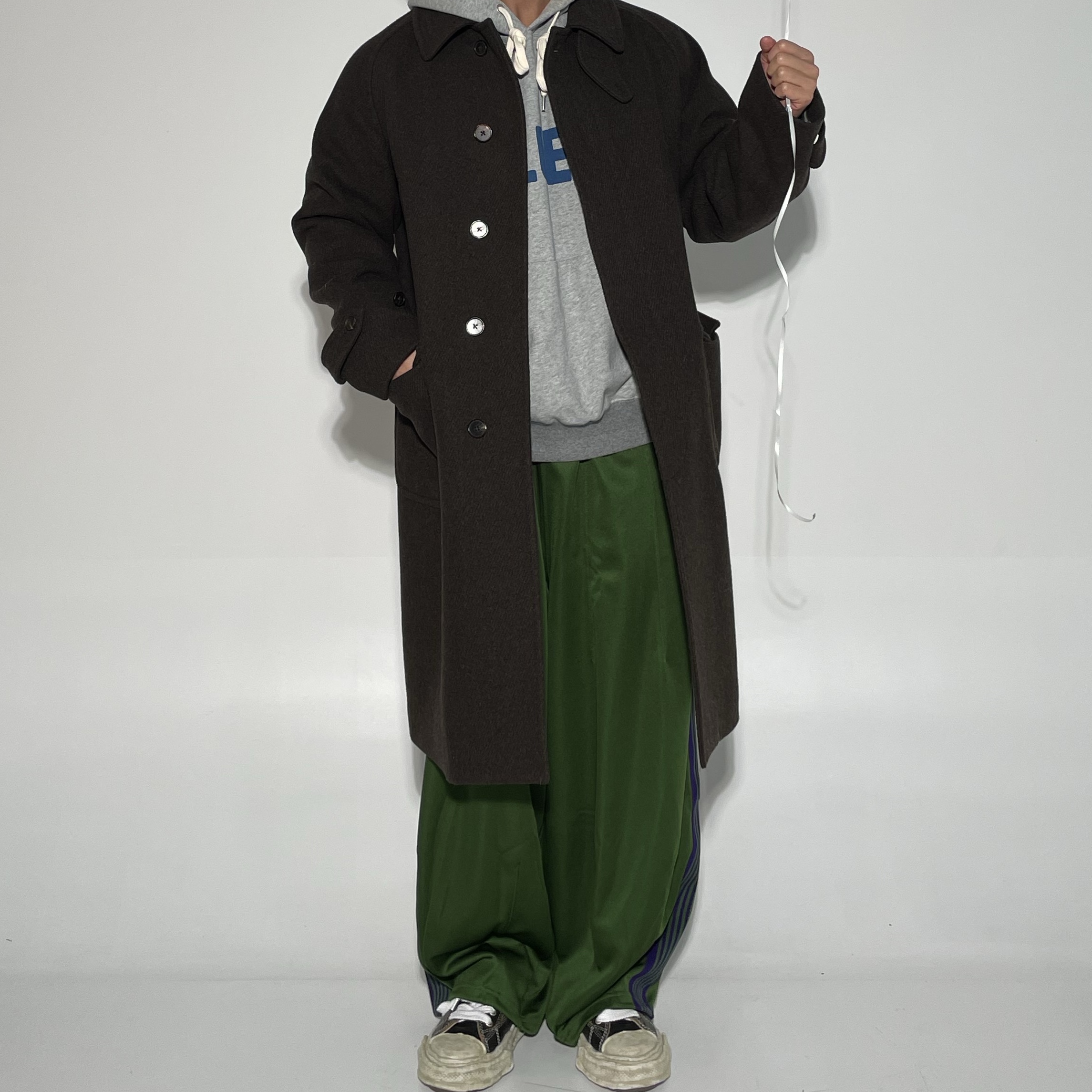 Needles H.D. Track Pants Poly Smooth Ivy Green, Needles x DC Shoes Track Pants Poly Ripstop Ivory 착용 스타일 - 1