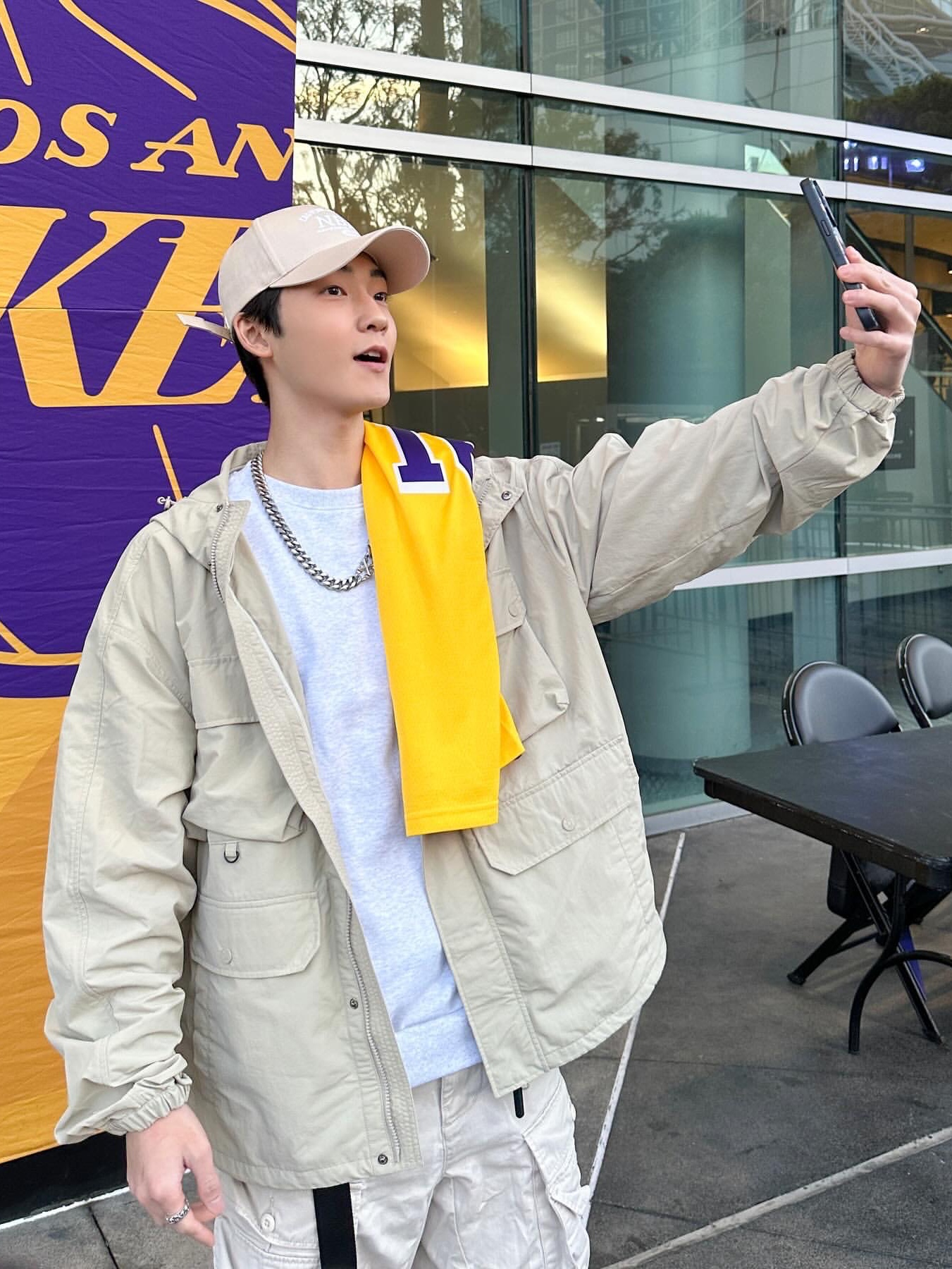 Nike LeBron James LA Lakers Icon Edition Jersey Amarillo, Nike x Drake Nocta Air Force 1 Low SP Certified Lover Boy White 착용 스타일 - 9