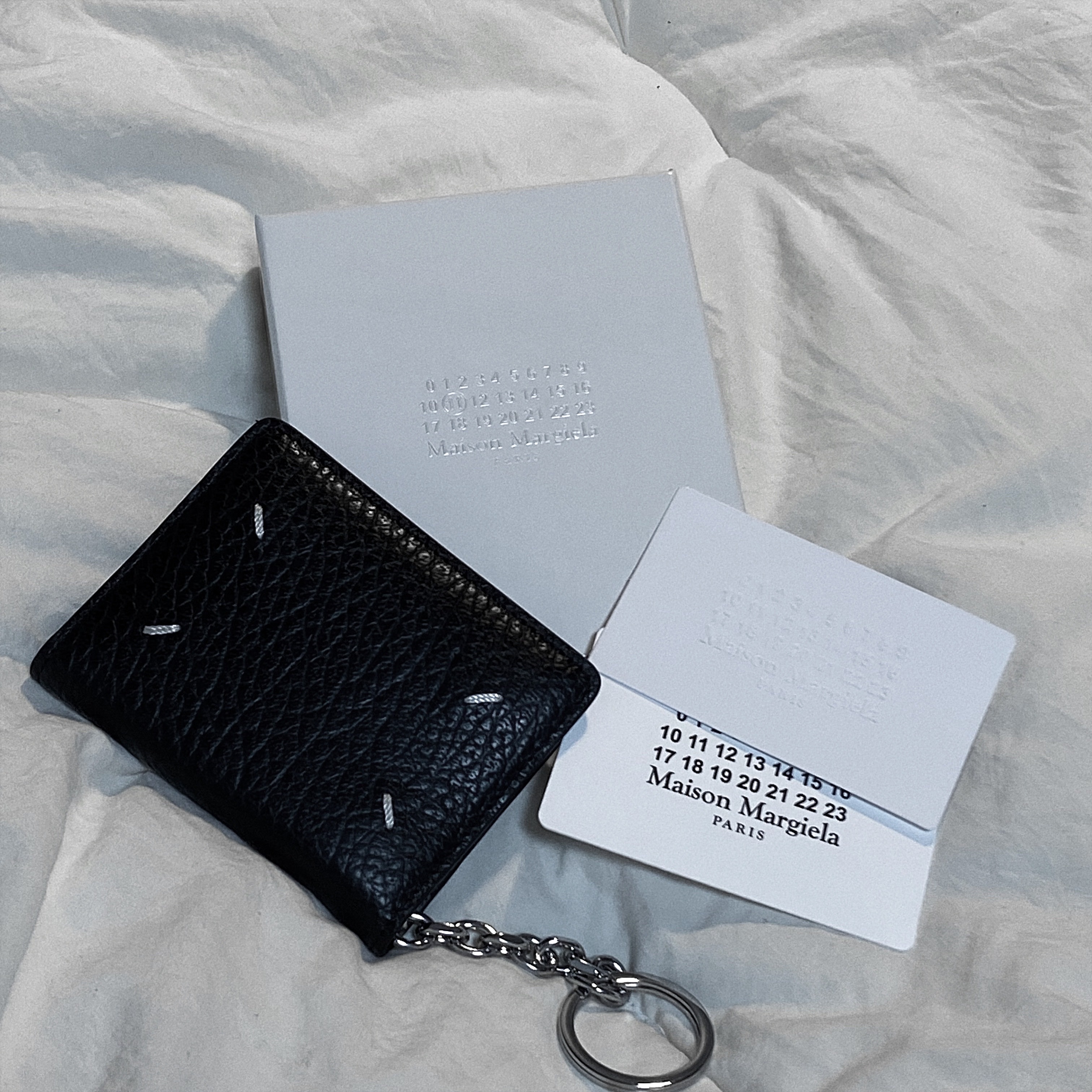 Maison Margiela Keyring Wallet Black 착용 스타일