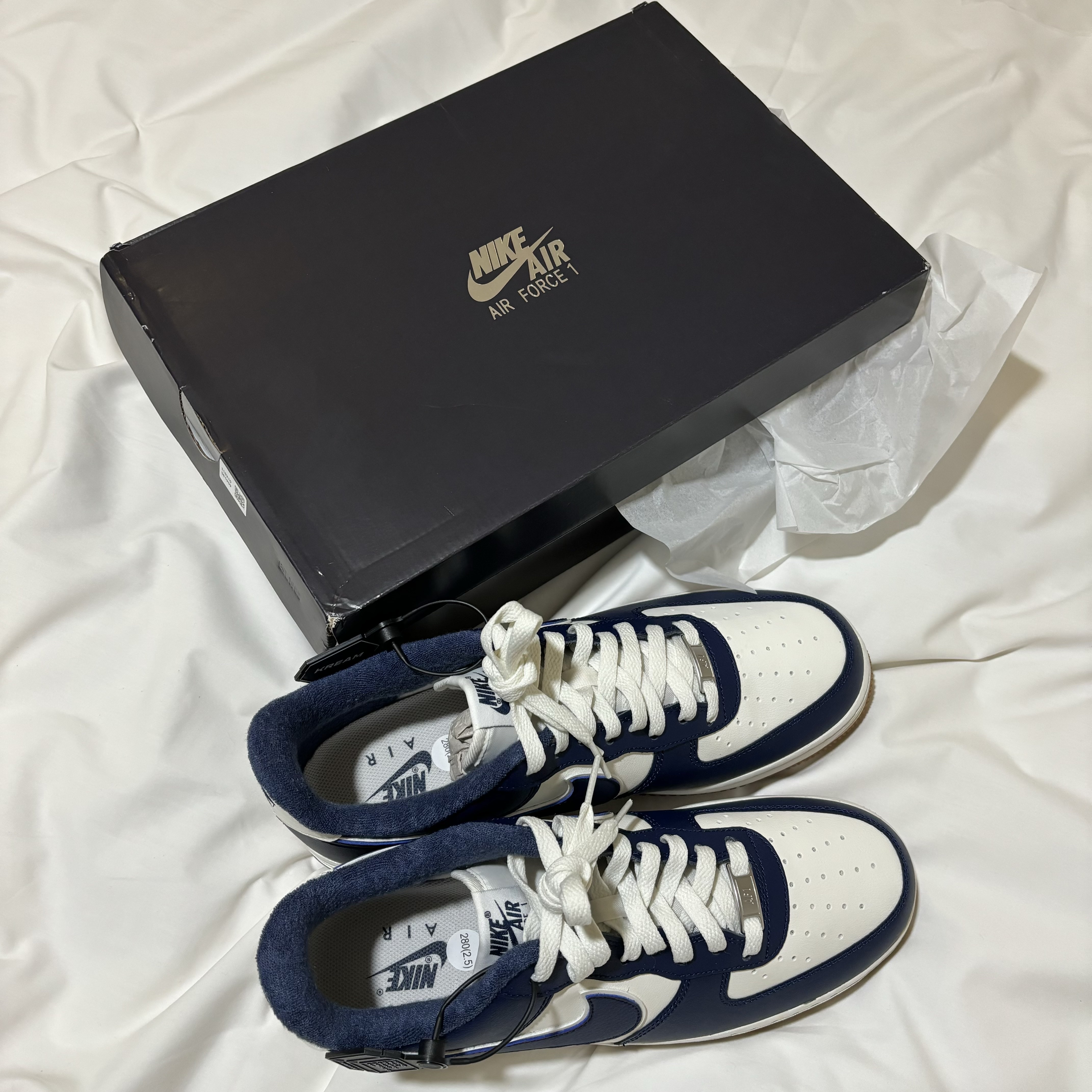 Nike Air Force 1 '07 LV8 Midnight Navy 착용 스타일