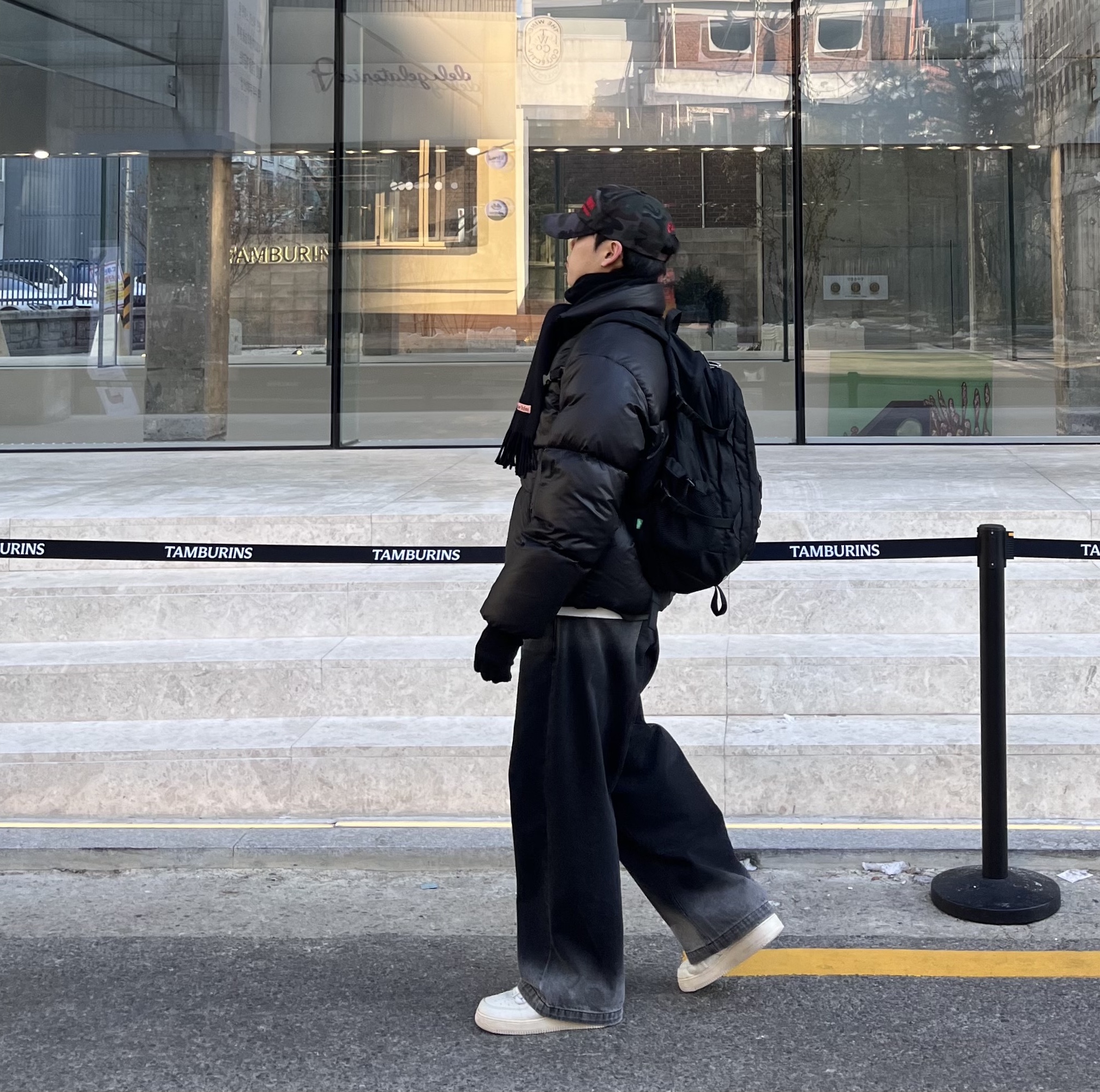 Acne Studios Narrow Wool Fringe Muffler Black, Nike Air Force 1 '07 LV8 Timeless Classic 착용 스타일 - 2